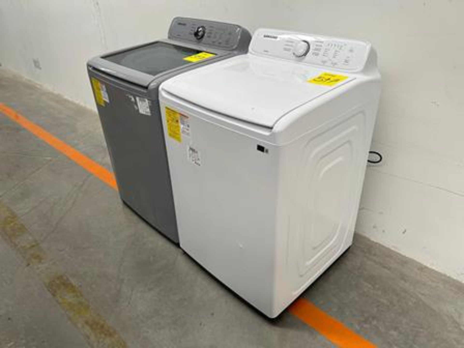 Lote de 2 lavadoras, Contiene: 1 lavadora de 21 Kg Marca LG, Modelo WT21VV6, Serie P2W506, Color NE - Image 2 of 9