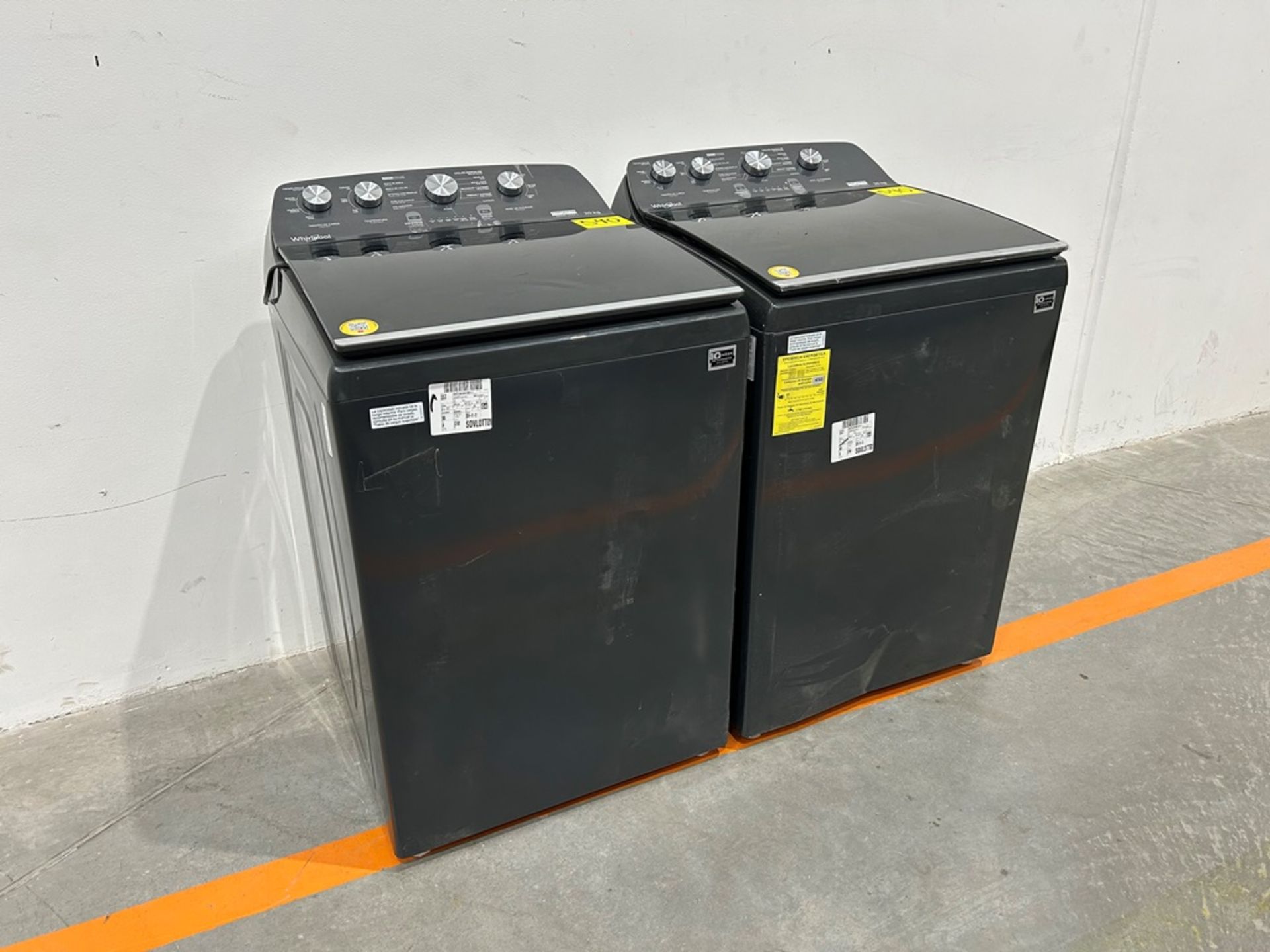 Lote de 2 lavadoras contiene: 1 Lavadora de 20KG Marca WHIRLPOOL, Modelo 8MWTW2024WLG0, Serie 90901 - Image 2 of 10