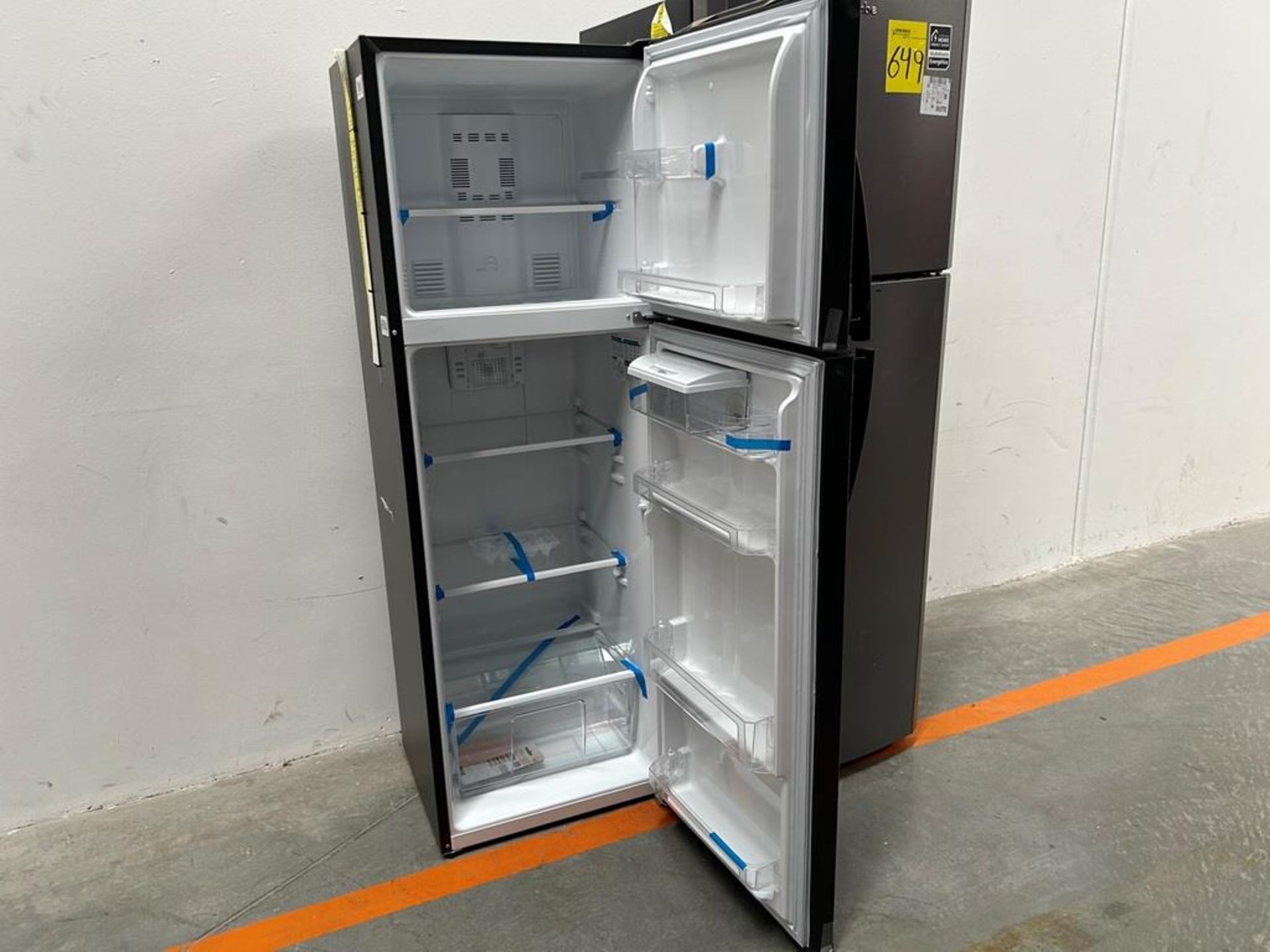 Lote de 2 refrigeradores contiene:1 refrigerador Marca MABE, Modelo RMS400IVMRMA, Serie 03009, Colo - Image 11 of 18