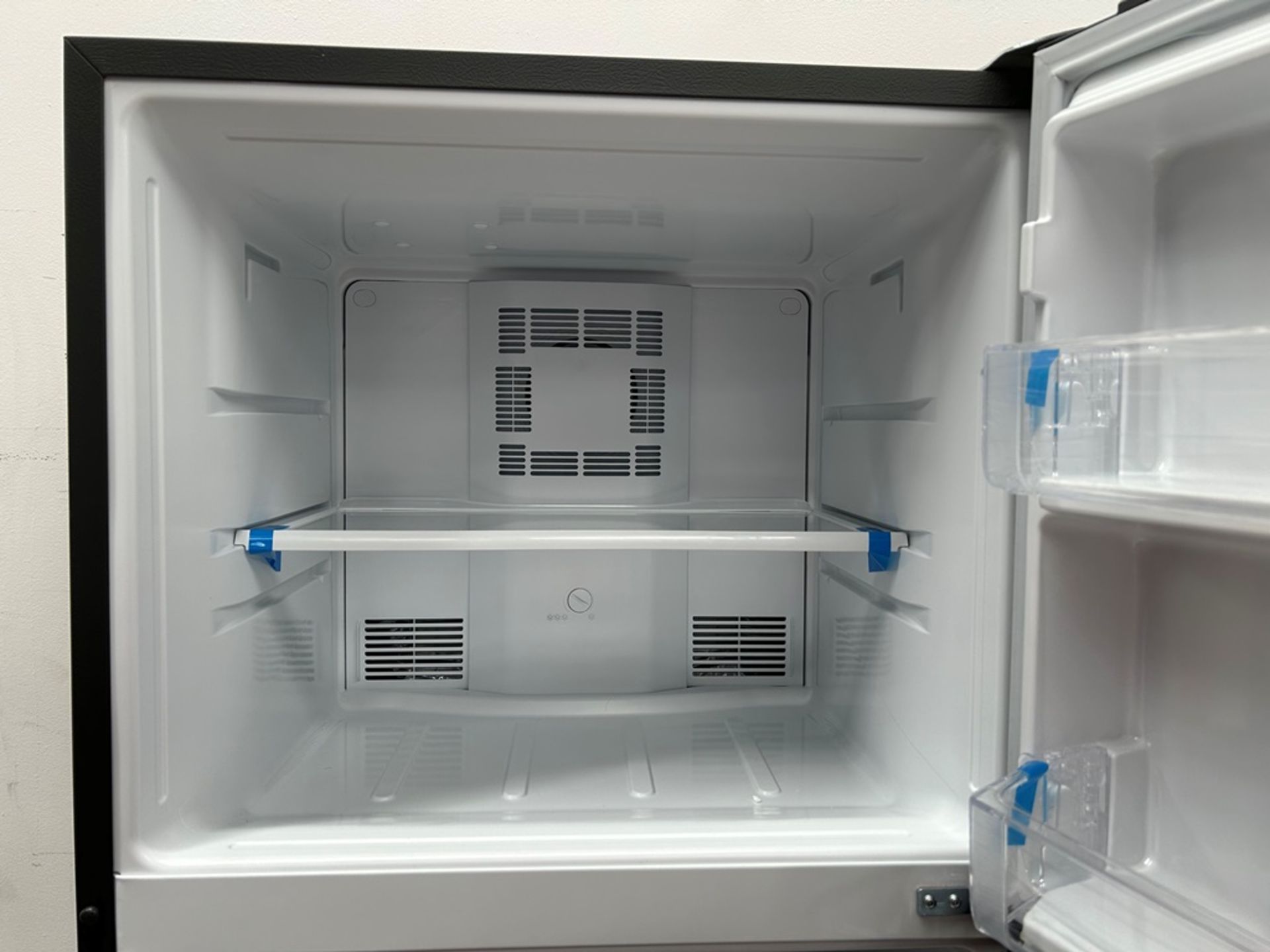 Lote de 2 refrigeradores contiene: 1 refrigerador Marca MABE, Modelo RME360FVMRMA, Serie 816455, Co - Image 12 of 18