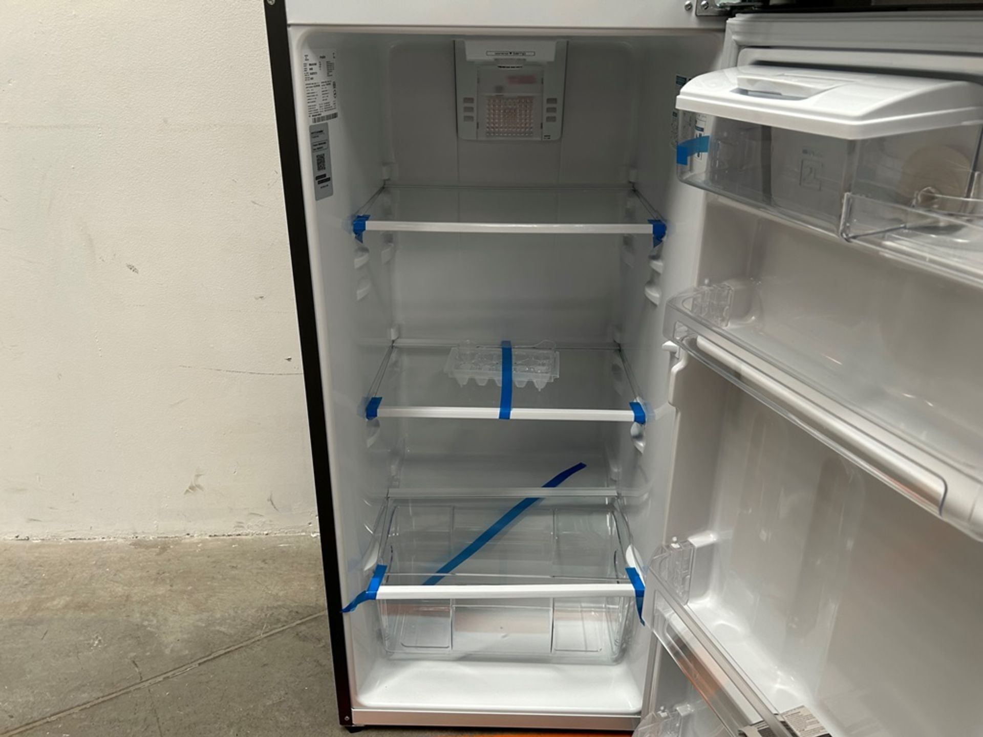 Lote de 2 refrigeradores contiene: 1 refrigerador Marca MABE, Modelo RME360FVMRMA, Serie 816455, Co - Image 7 of 18