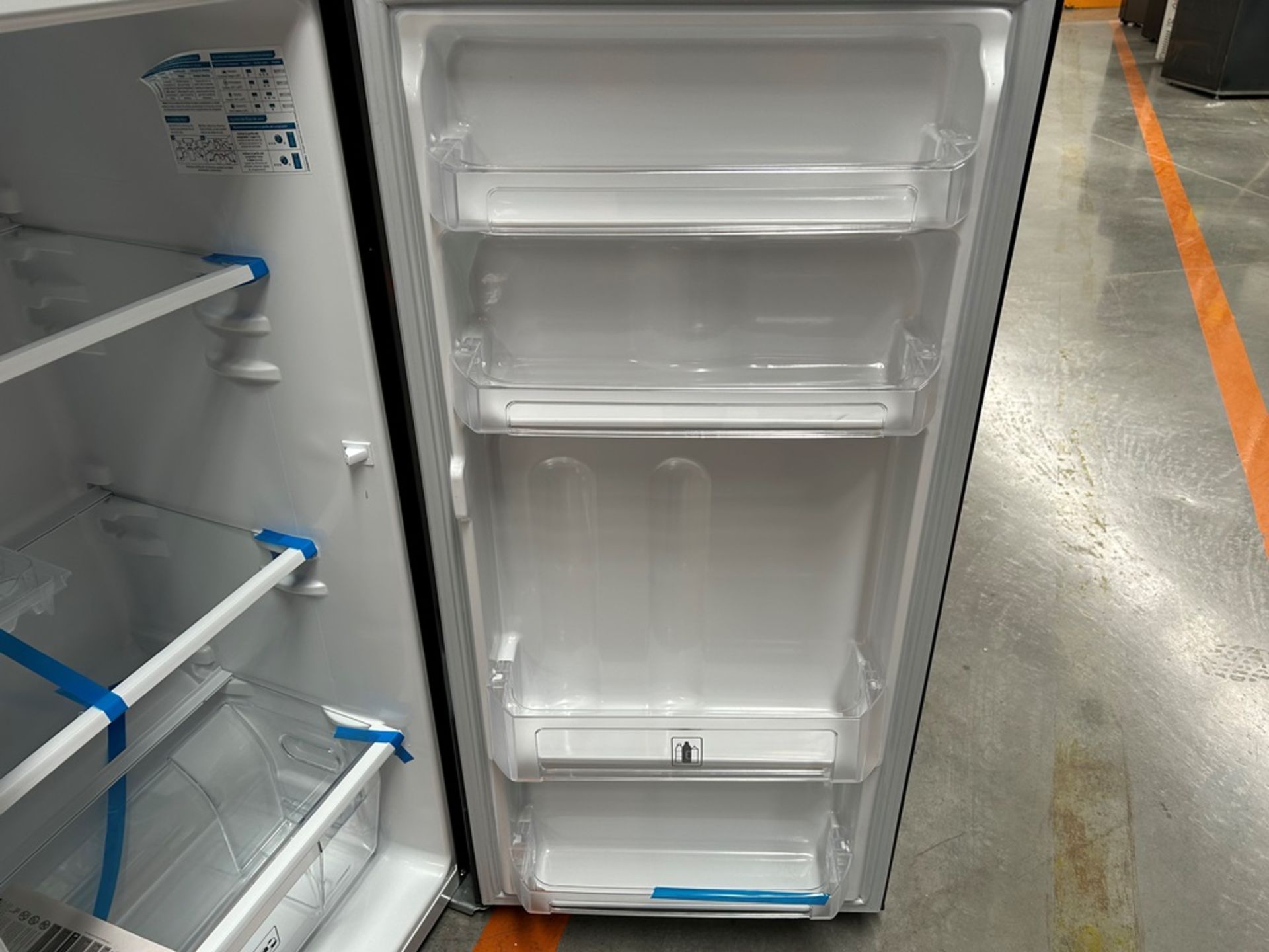 Lote de 2 refrigeradores contiene: 1 refrigerador Marca MABE, Modelo RMA250PVMRP0, Serie 13859, Col - Image 8 of 18