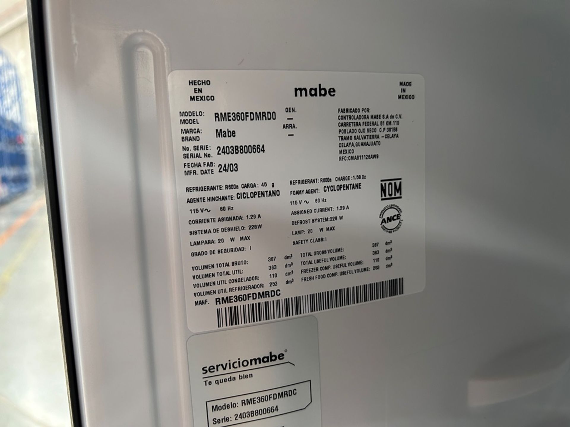 Lote de 2 refrigeradores contiene: 1 refrigerador con dispensador de agua Marca MABE, Modelo RME360 - Image 14 of 19