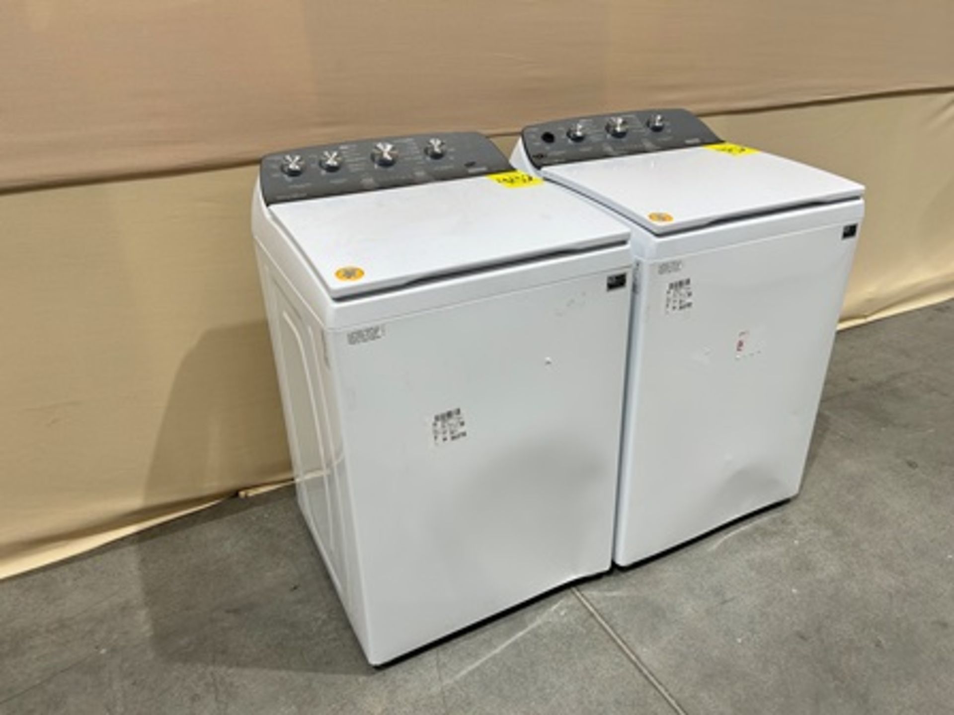 Lote de 2 lavadoras contiene: 1 Lavadora de 22 KG Marca WHIRPOOL, Modelo 8MWTW2224MPM0, Serie 56398 - Image 2 of 10