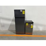Lote de 1 refrigerador y 1 frigobar contiene: 1 refrigerador Marca HISENSE, Modelo RT80D6AGX, Serie