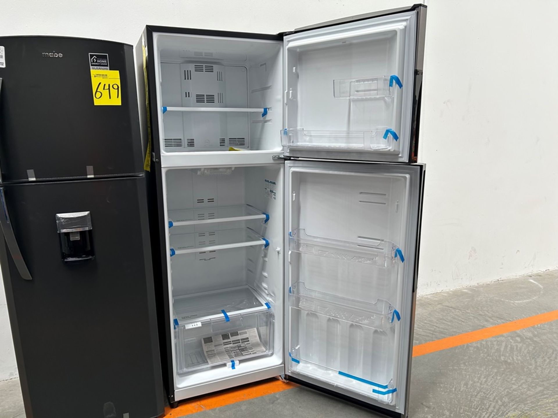 Lote de 2 refrigeradores contiene:1 refrigerador Marca MABE, Modelo RMS400IVMRMA, Serie 03009, Colo - Image 4 of 18