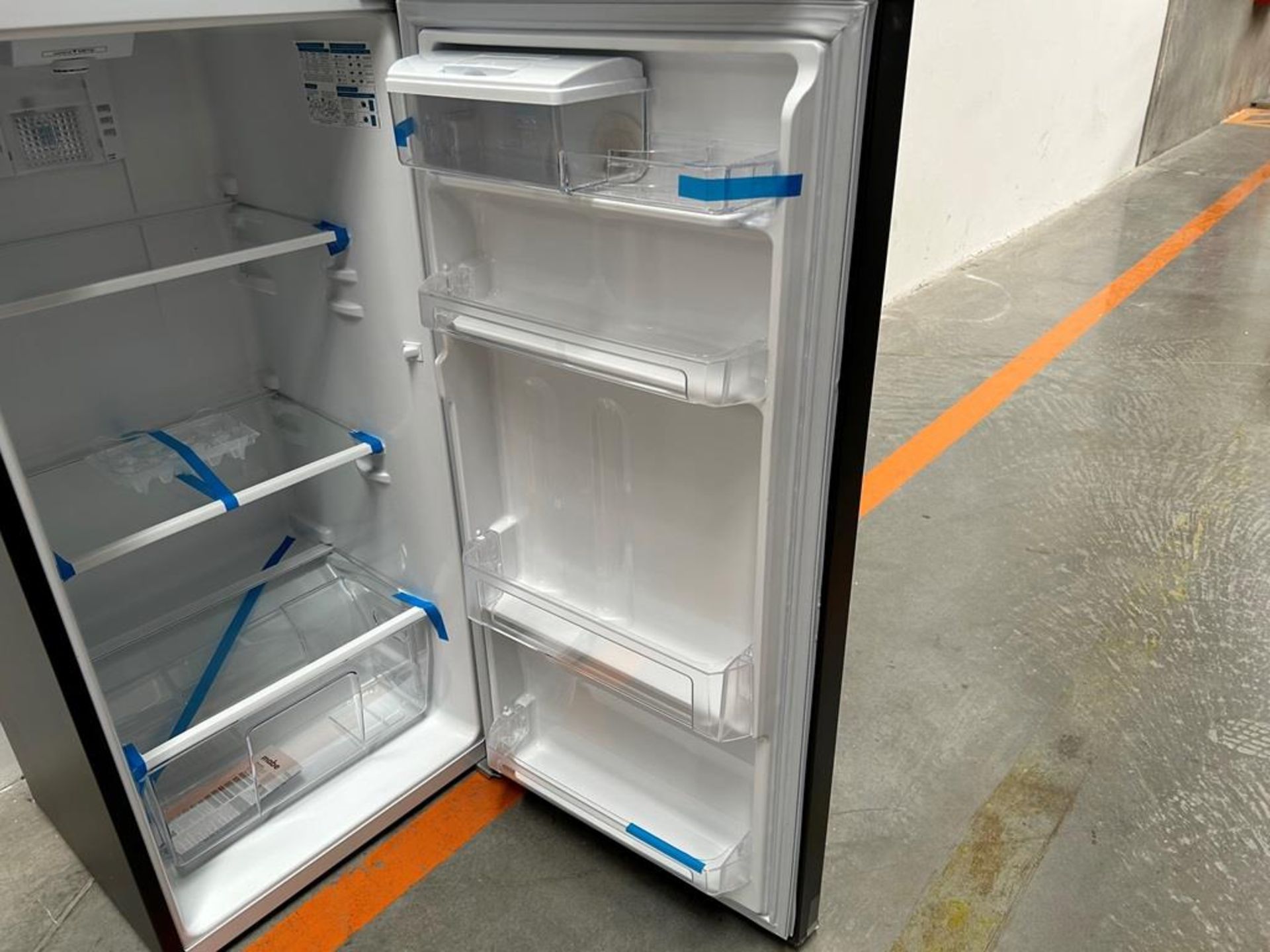 Lote de 2 refrigeradores contiene:1 refrigerador Marca MABE, Modelo RMS400IVMRMA, Serie 03009, Colo - Image 14 of 18