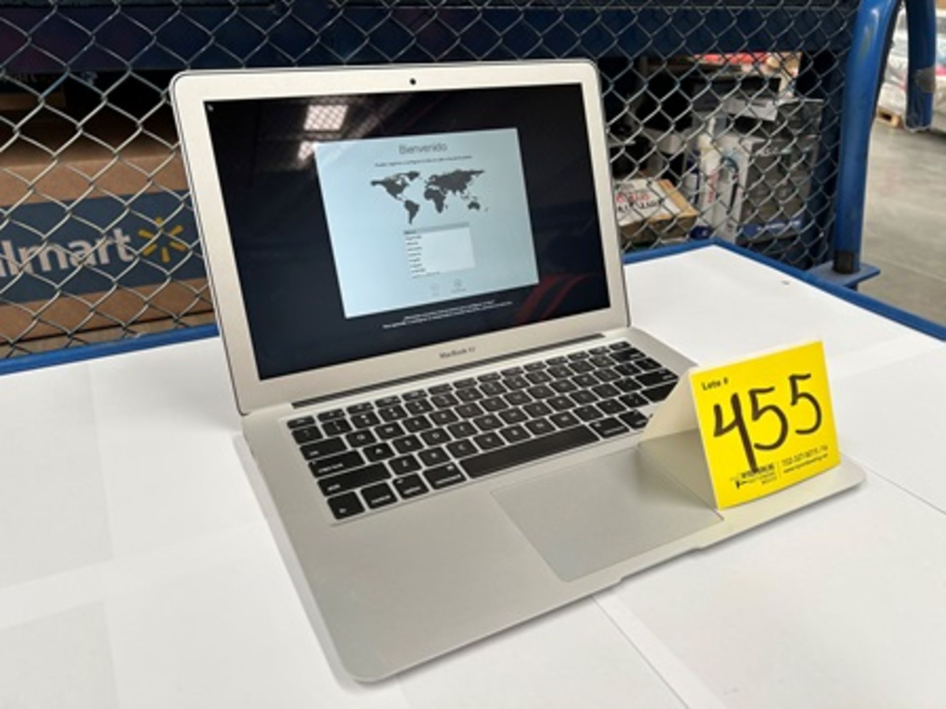 Laptop Marca APPLE, Modelo MACBOOK AIR de13", Serie FVHXWIC9J1WK, 8 GB en RAM, 256 Gb de Almacenami - Image 2 of 7