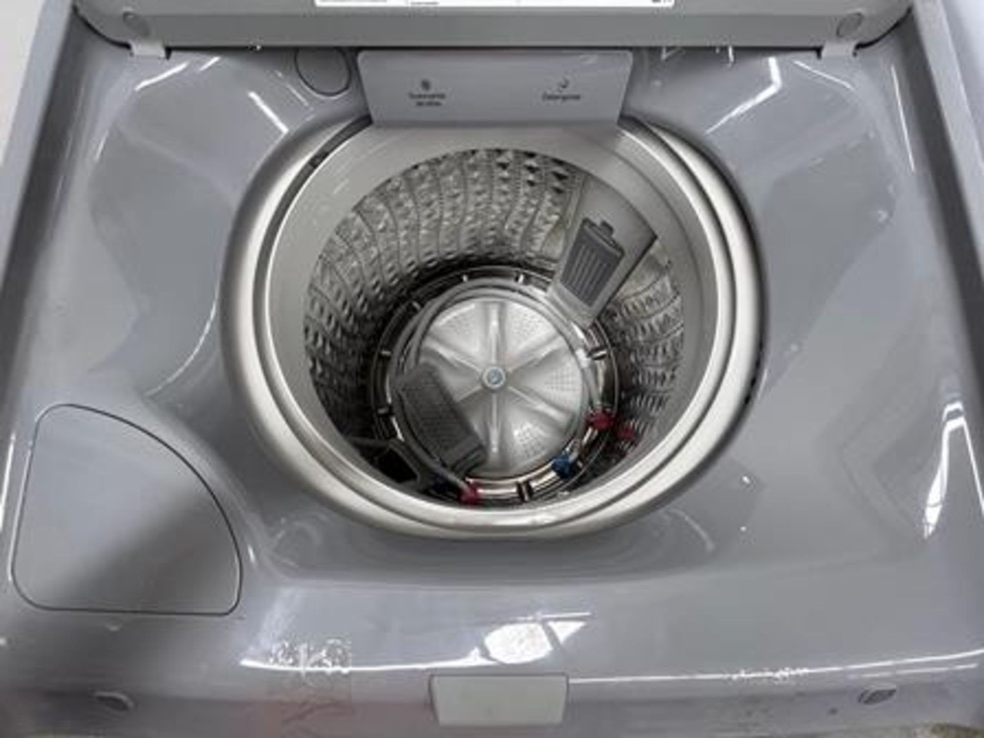 Lote de 2 lavadoras, Contiene: 1 lavadora de 21 Kg Marca LG, Modelo WT21VV6, Serie P2W506, Color NE - Image 4 of 9