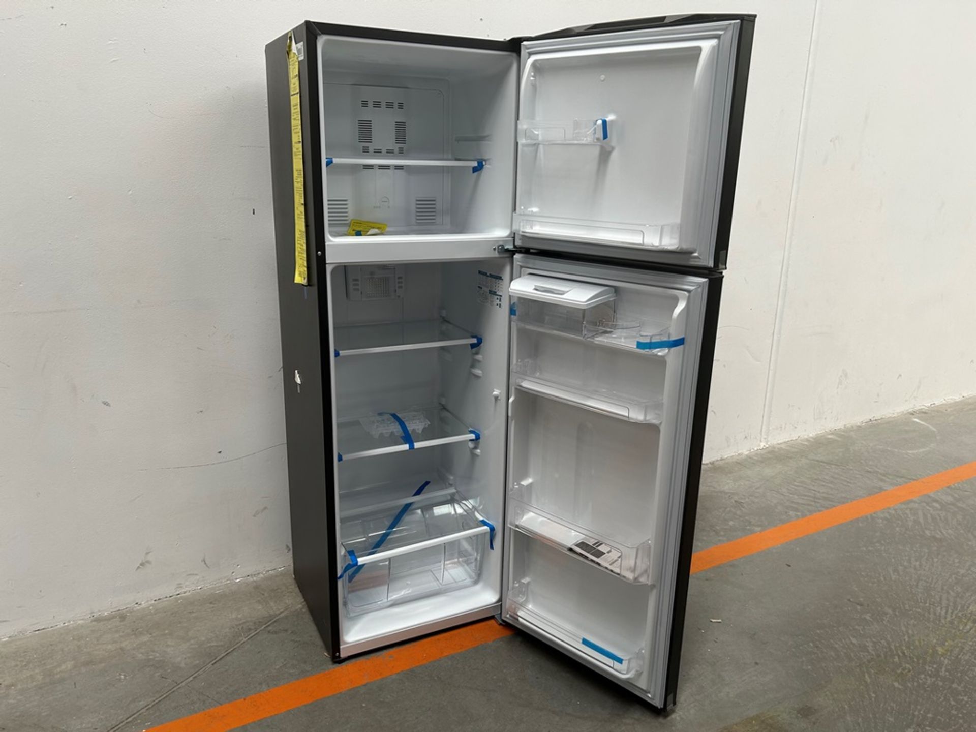 Lote de 2 refrigeradores contiene: 1 refrigerador Marca MABE, Modelo RME360FVMRMA, Serie 816455, Co - Image 4 of 18