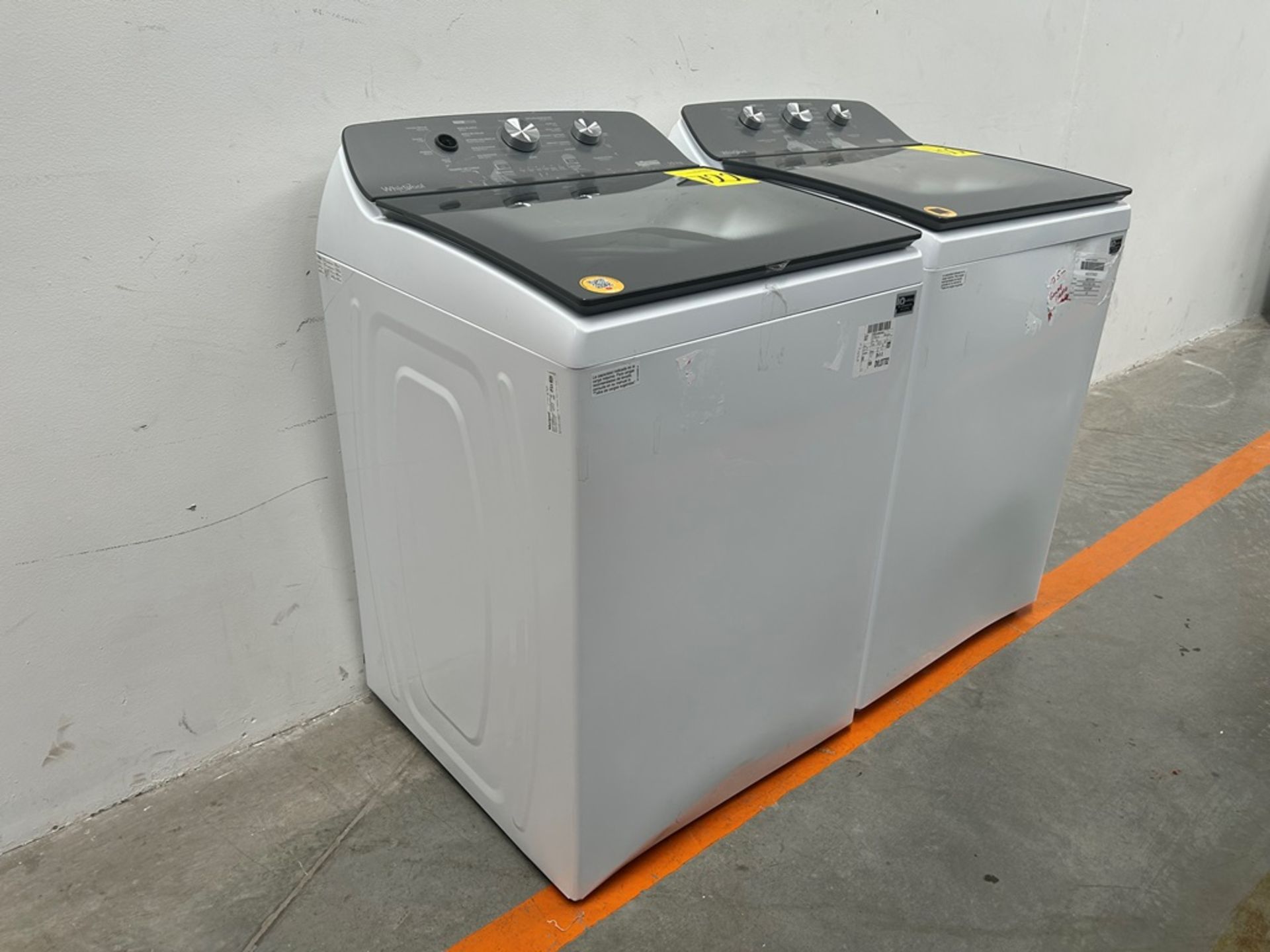 Lote de 2 lavadoras contiene: 1 Lavadora de 20 KG, Marca WHIRPOOL, Modelo 8MWTW2023WPM0, Serie 8270 - Image 3 of 11