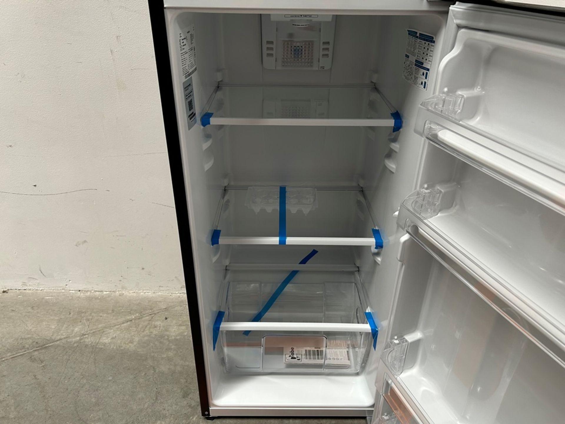 Lote de 2 refrigeradores contiene: 1 refrigerador Marca MABE, Modelo RMA250PVMRP0, Serie 13859, Col - Image 12 of 18