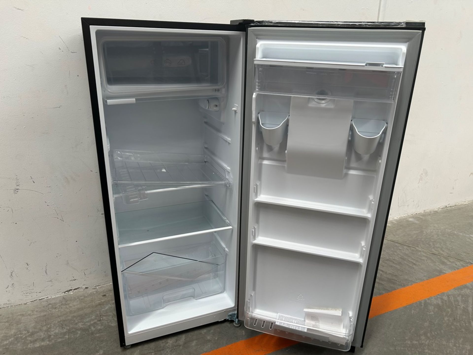 Lote de 2 refrigeradores contiene: 1 refrigerador con dispensador de agua Marca ATVIO, Modelo AT66U - Image 12 of 20