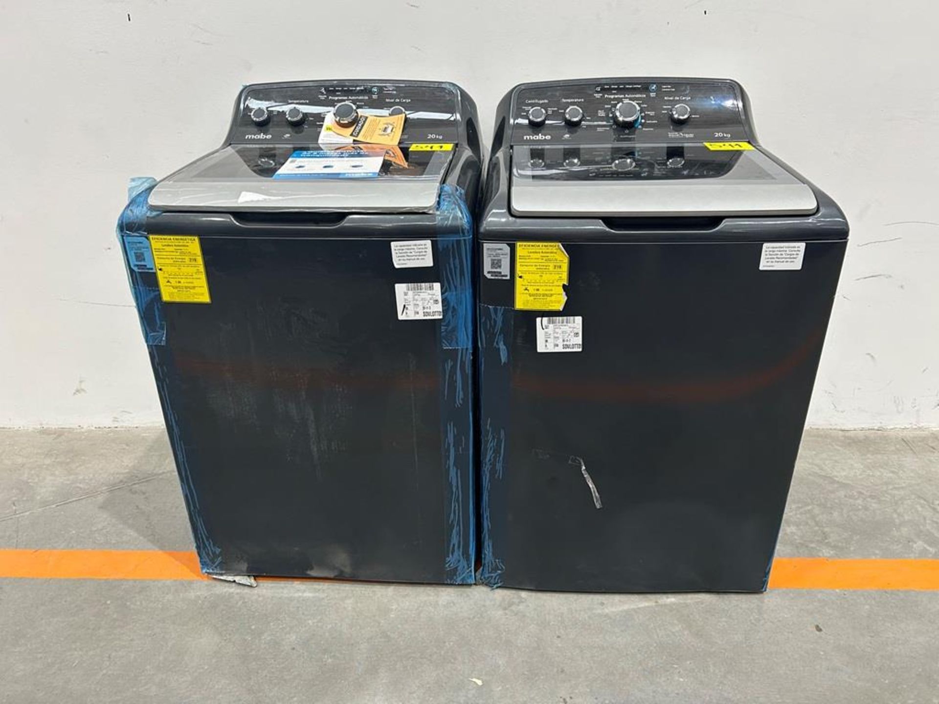 Lote de 2 lavadoras contiene: 1 Lavadora de 20KG Marca MABE, Modelo LMX70214WDAB00, Serie S09985, C
