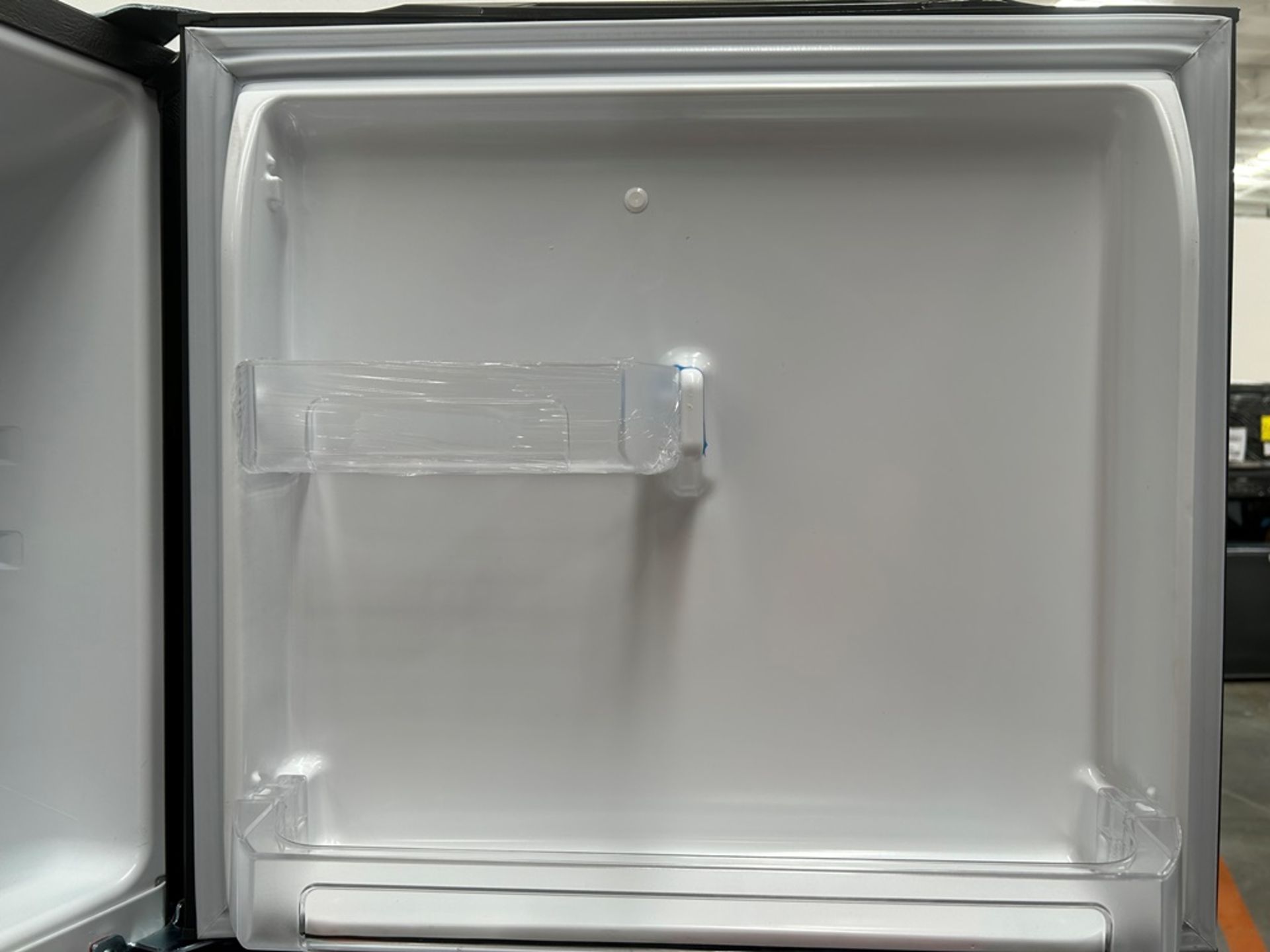 Lote de 2 refrigeradores contiene: 1 refrigerador Marca MABE, Modelo RME360FVMRMA, Serie 816455, Co - Image 6 of 18