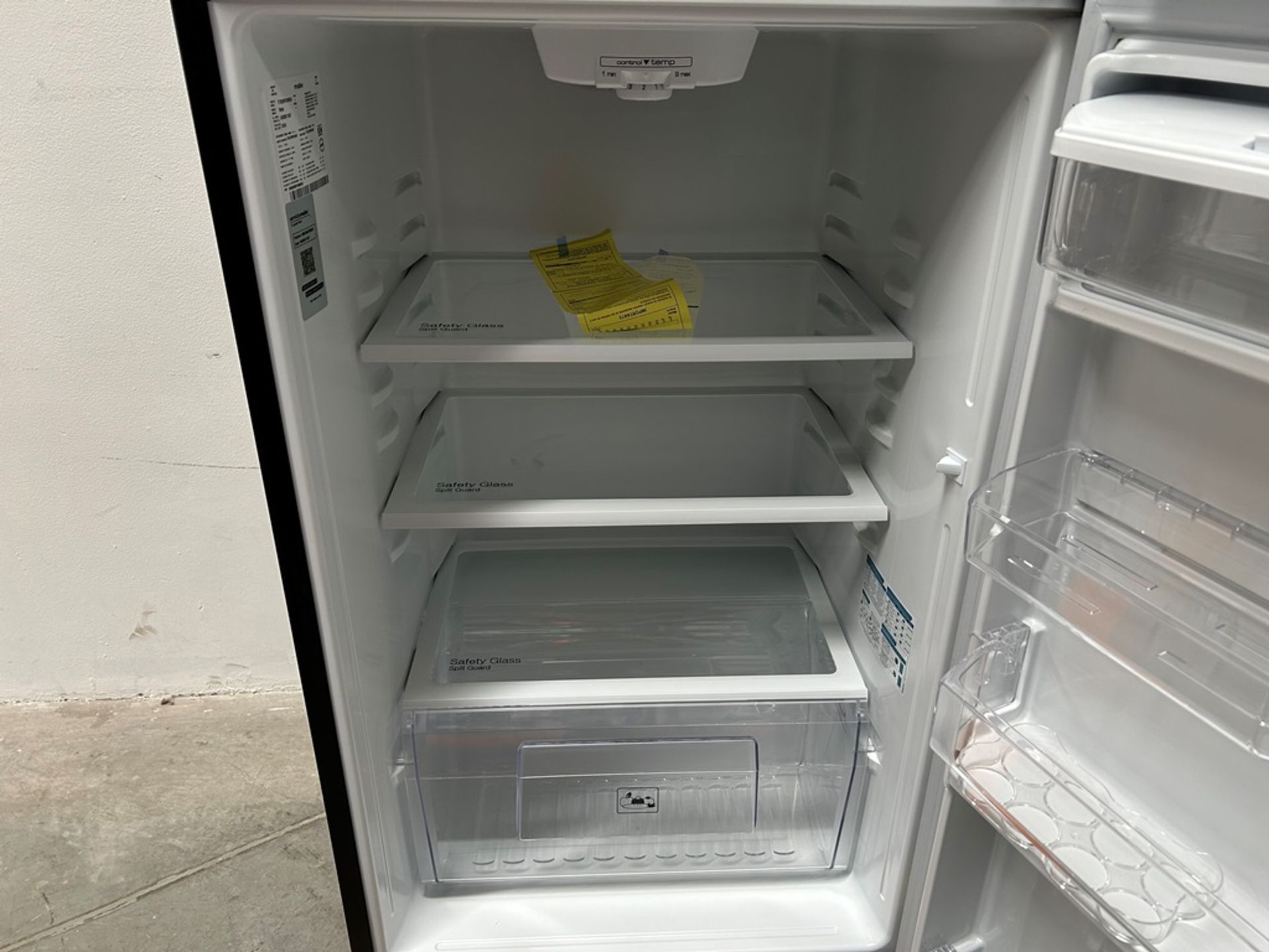 Lote de 2 refrigeradores contiene: 1 refrigerador con dispensador de agua Marca MABE, Modelo RME360 - Image 7 of 18