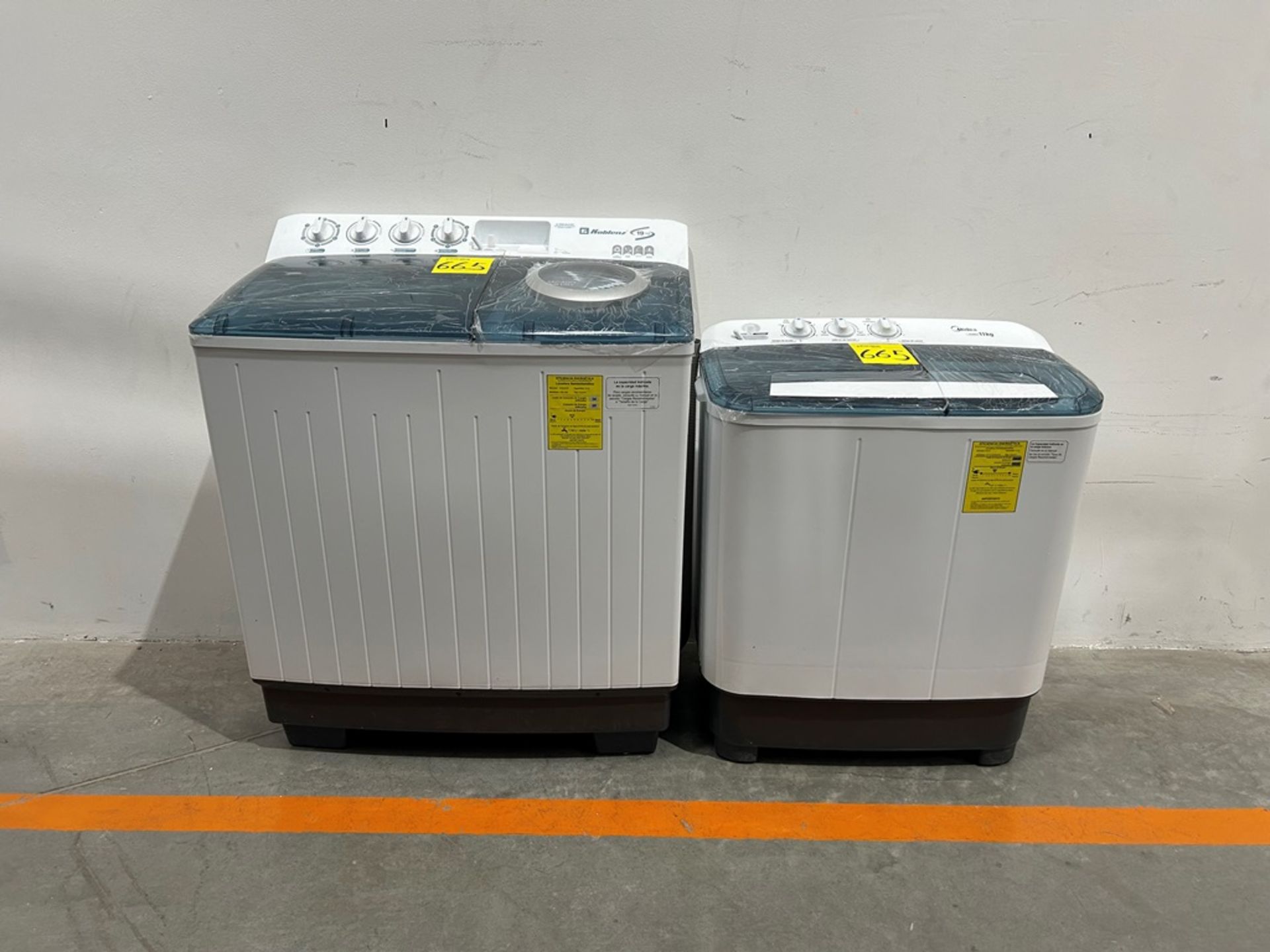 Lote de 2 lavadoras contiene: 1 Lavadora de 19 KG, Marca KOBLENZ, Modelo LMD19B, Serie 02599, Color