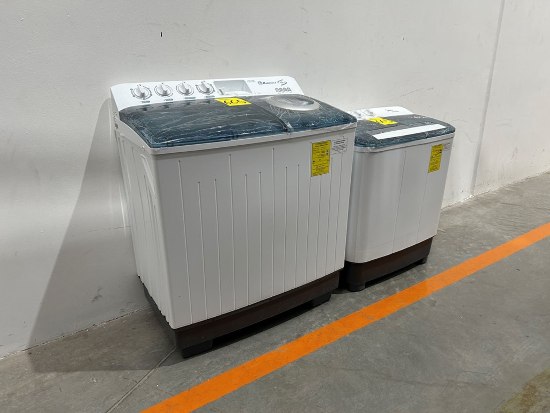 Lote de 2 lavadoras contiene: 1 Lavadora de 19 KG, Marca KOBLENZ, Modelo LMD19B, Serie 02599, Color - Image 3 of 10