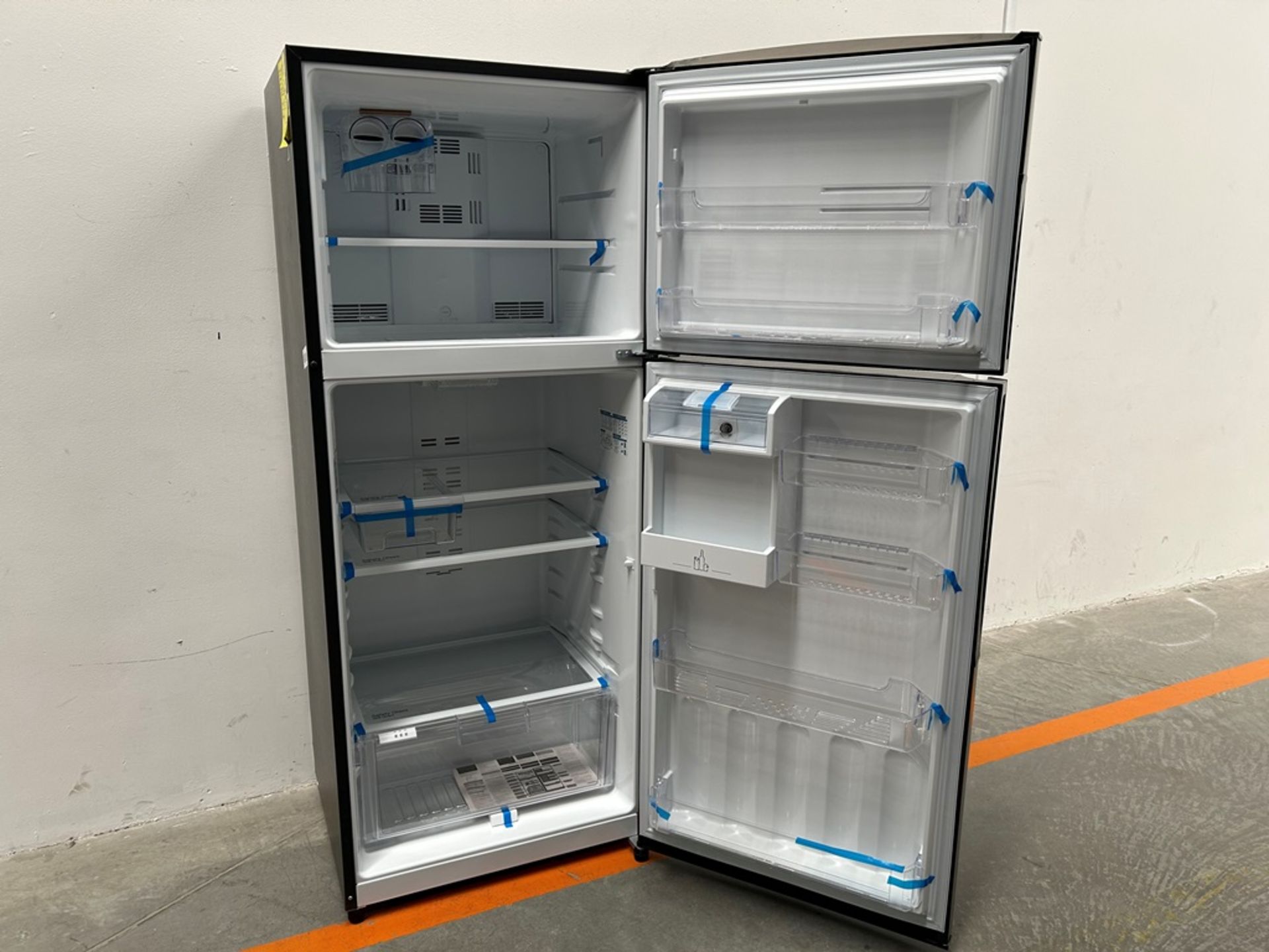Refrigerador con dispensador de agua Marca MABE, Modelo RMS510IAMRP, Serie 04121, Color NEGRO (Favo - Image 4 of 11