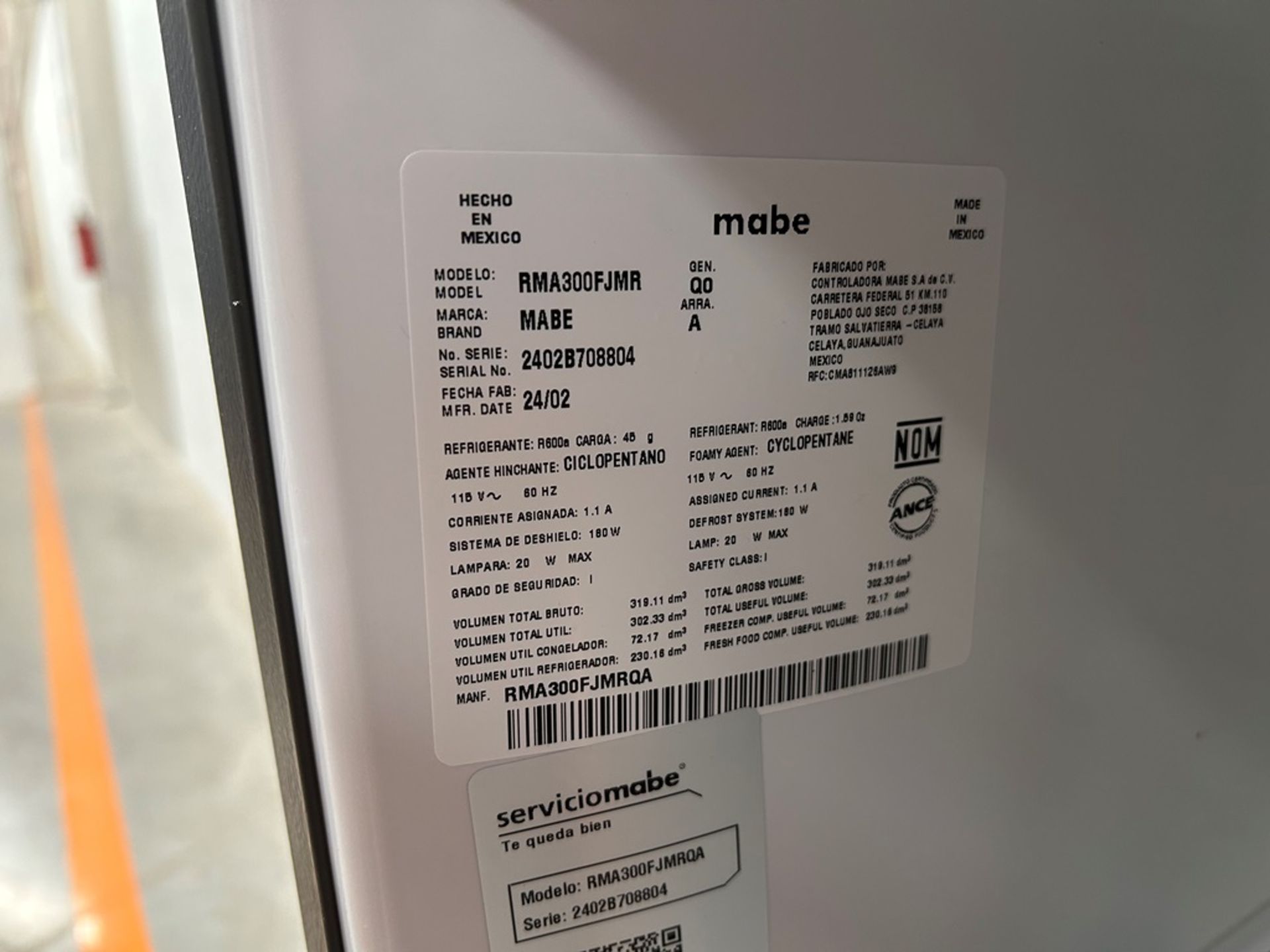 Lote de 2 refrigeradores contiene: 1 refrigerador con dispensador de agua Marca MABE, Modelo RMA300 - Image 16 of 18