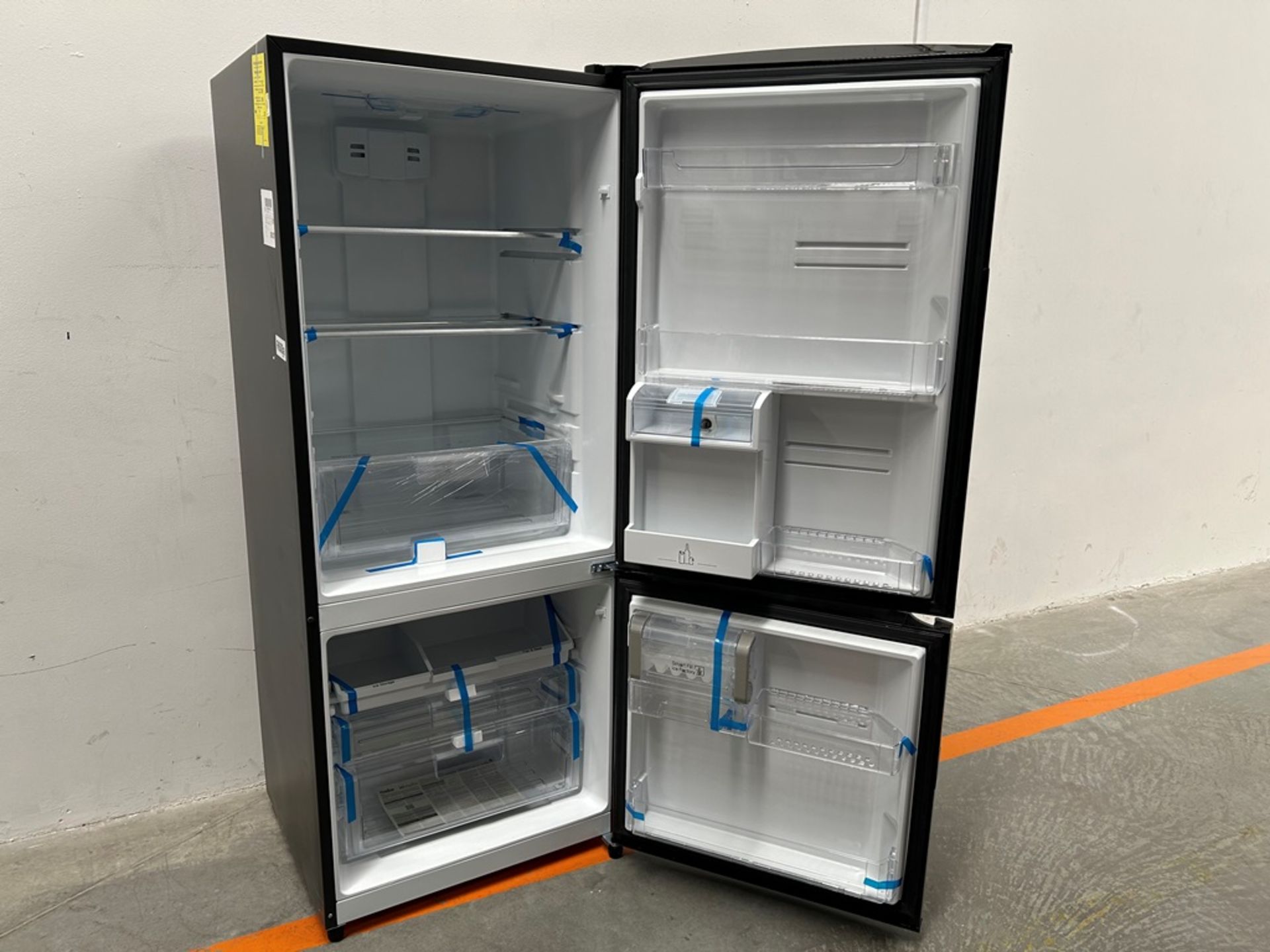 Refrigerador con dispensador de agua Marca MABE, Modelo RMS510IJMRP, Serie 407168, Color NEGRO (Fav - Image 4 of 12