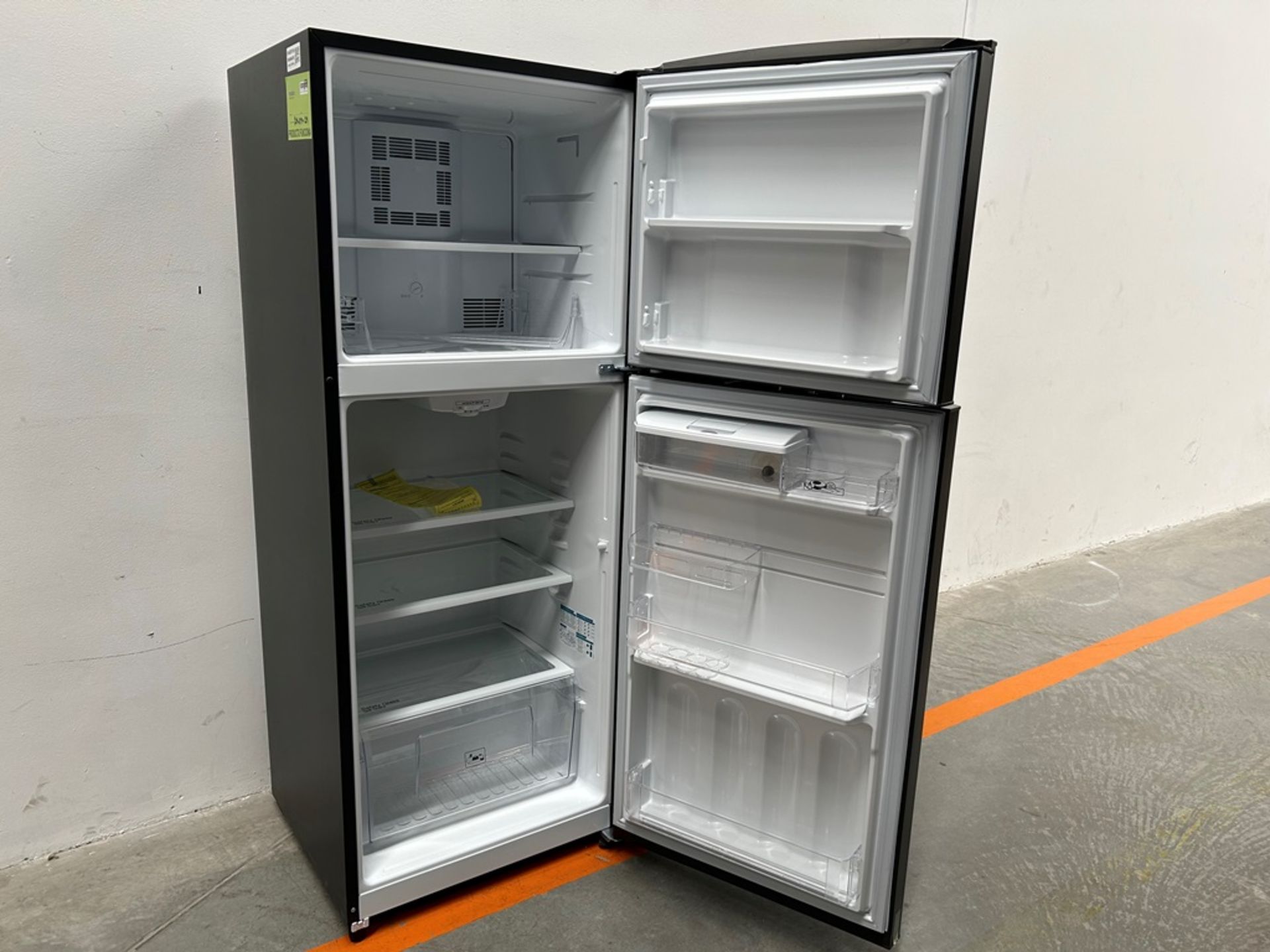 Lote de 2 refrigeradores contiene: 1 refrigerador con dispensador de agua Marca MABE, Modelo RME360 - Image 4 of 18