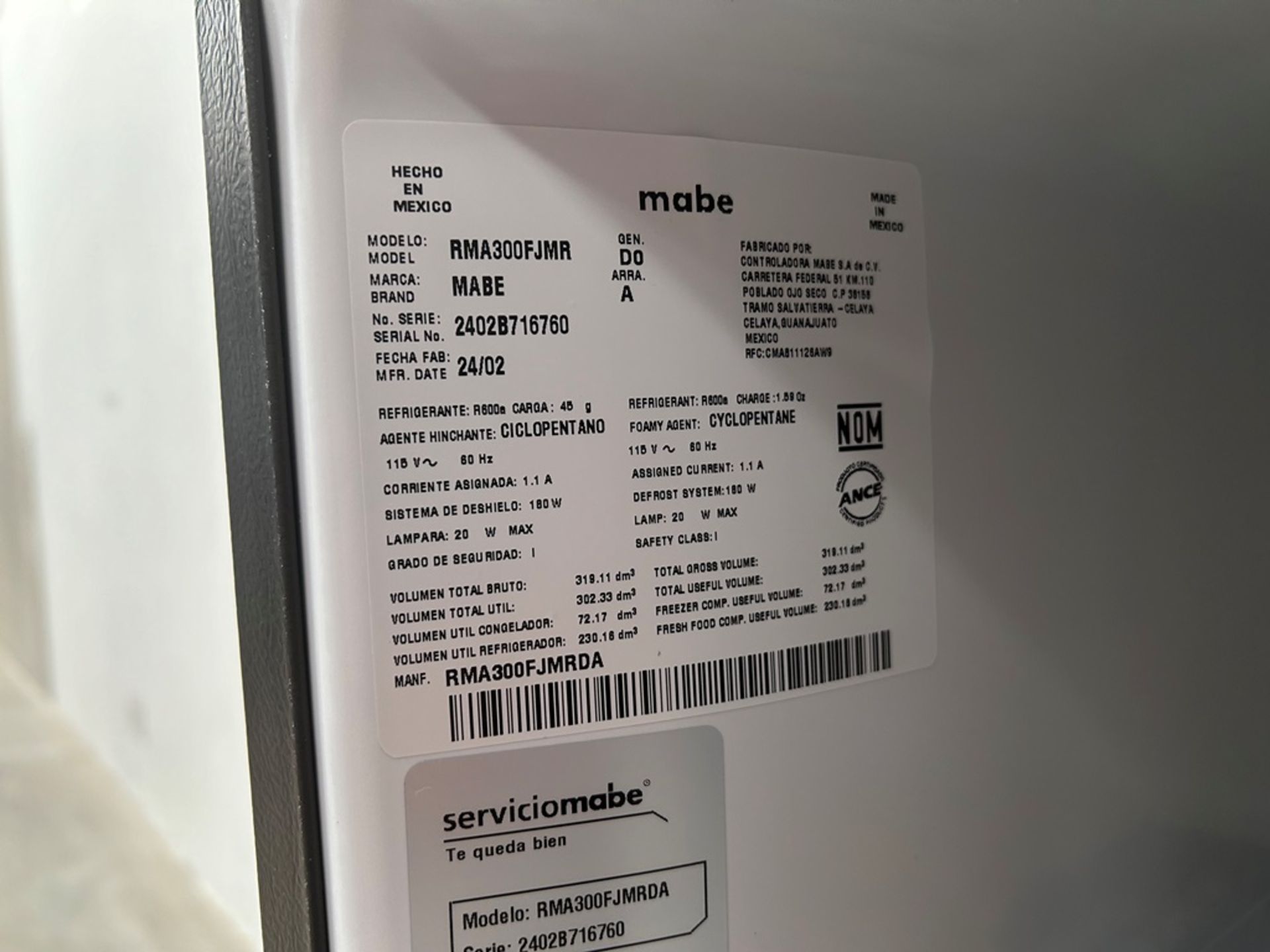 Lote de 2 refrigeradores contiene: 1 refrigerador con dispensador de agua Marca MABE, Modelo RMA300 - Image 14 of 18