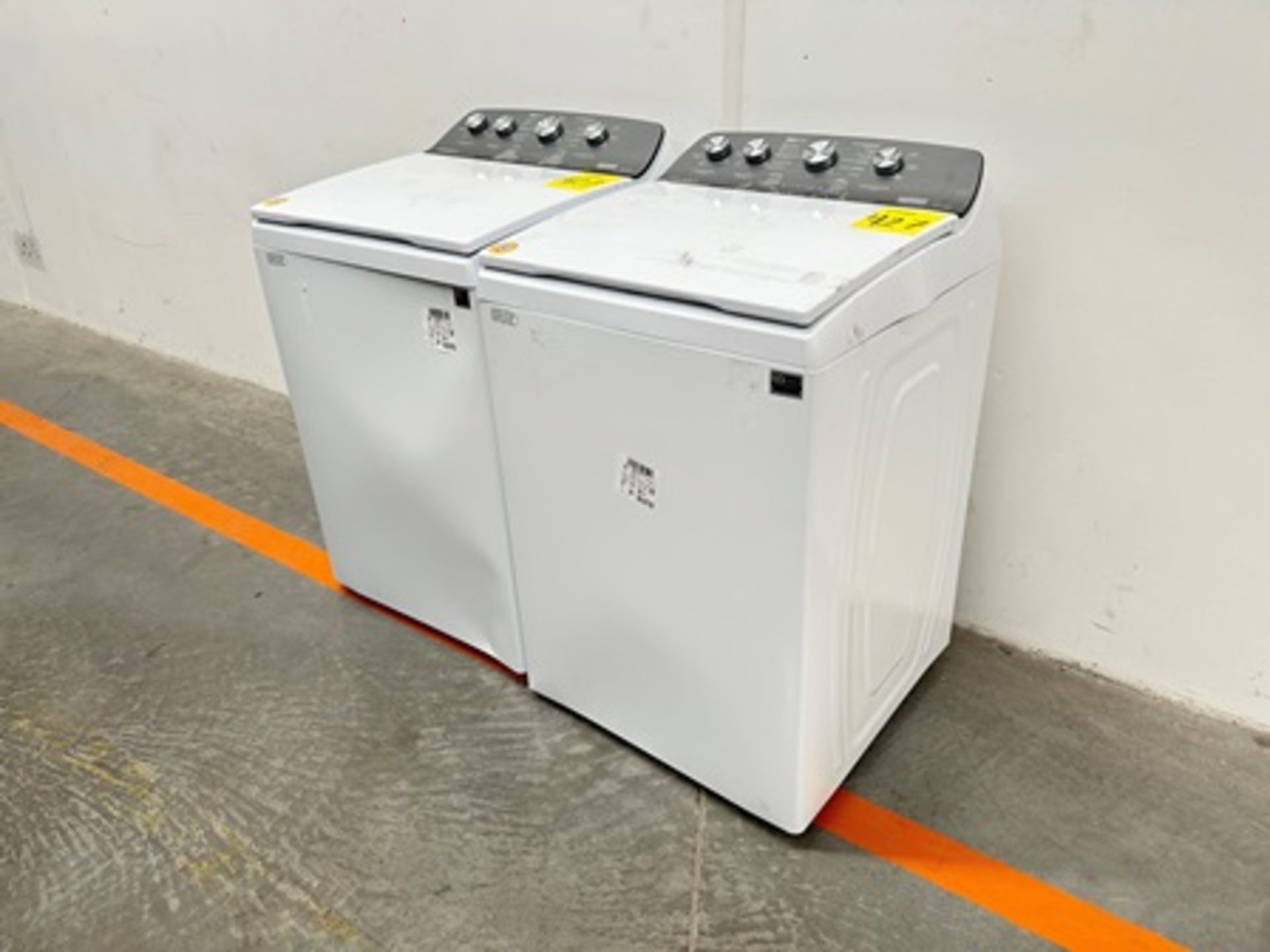 Lote de 2 lavadoras contiene: 1 Lavadora de 22 KG Marca WHIRPOOL, Modelo 8MWTW2224MPM0, Serie 66996 - Image 2 of 11