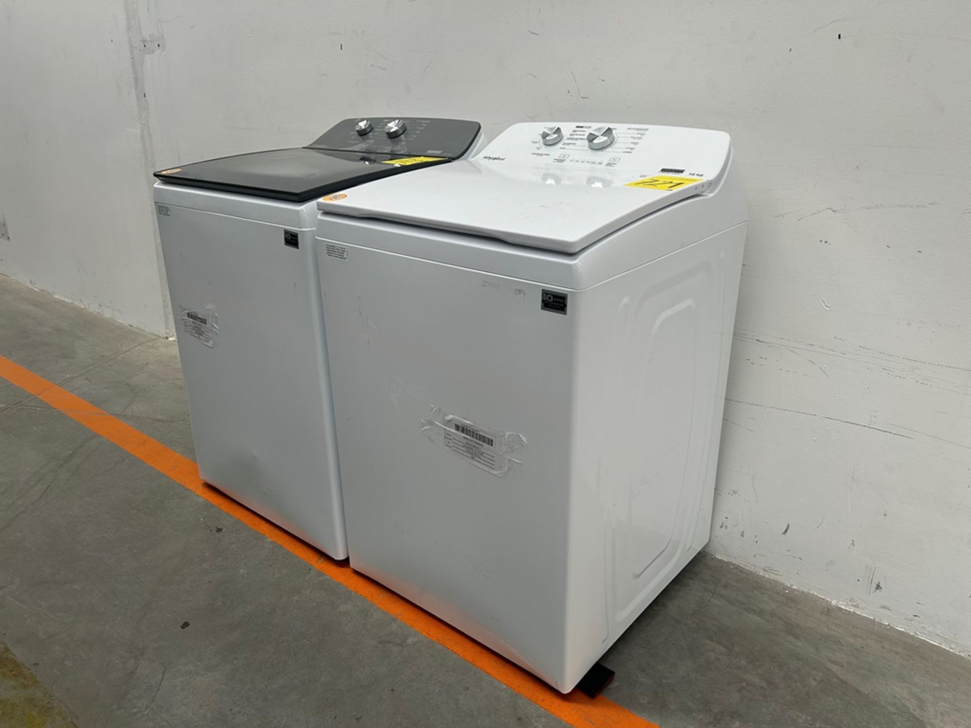Lote de 2 lavadoras contiene: 1 Lavadora de 18 KG, Marca WHIRPOOL, Modelo 8MWTW1812WPM0, Serie 4664 - Image 2 of 11