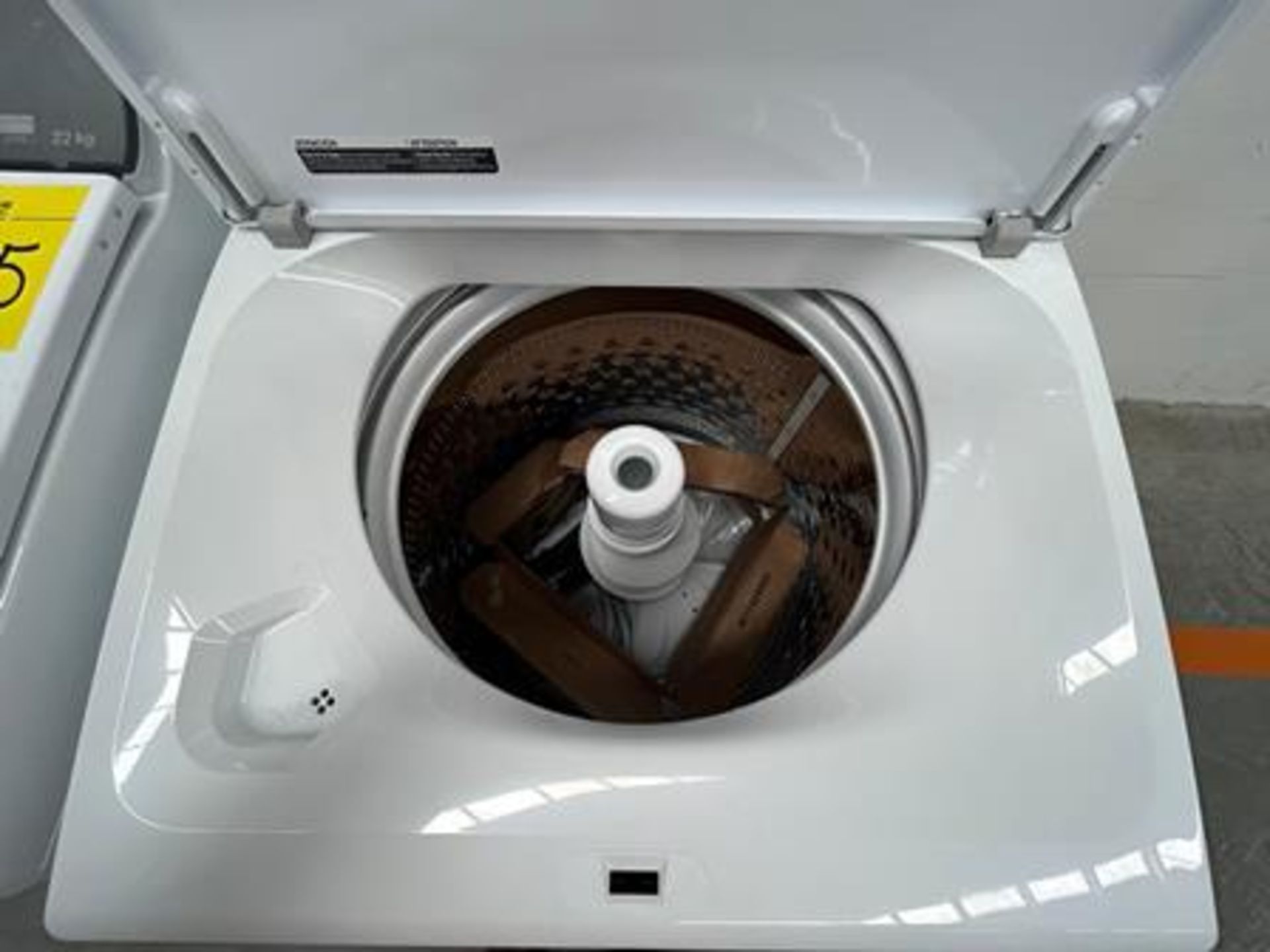 Lote de 2 lavadoras, Contiene: 1 lavadora de 20 Kg Marca WHIRLPOOL, Modelo 8MWTW2024WLG0, Serie 909 - Image 5 of 10