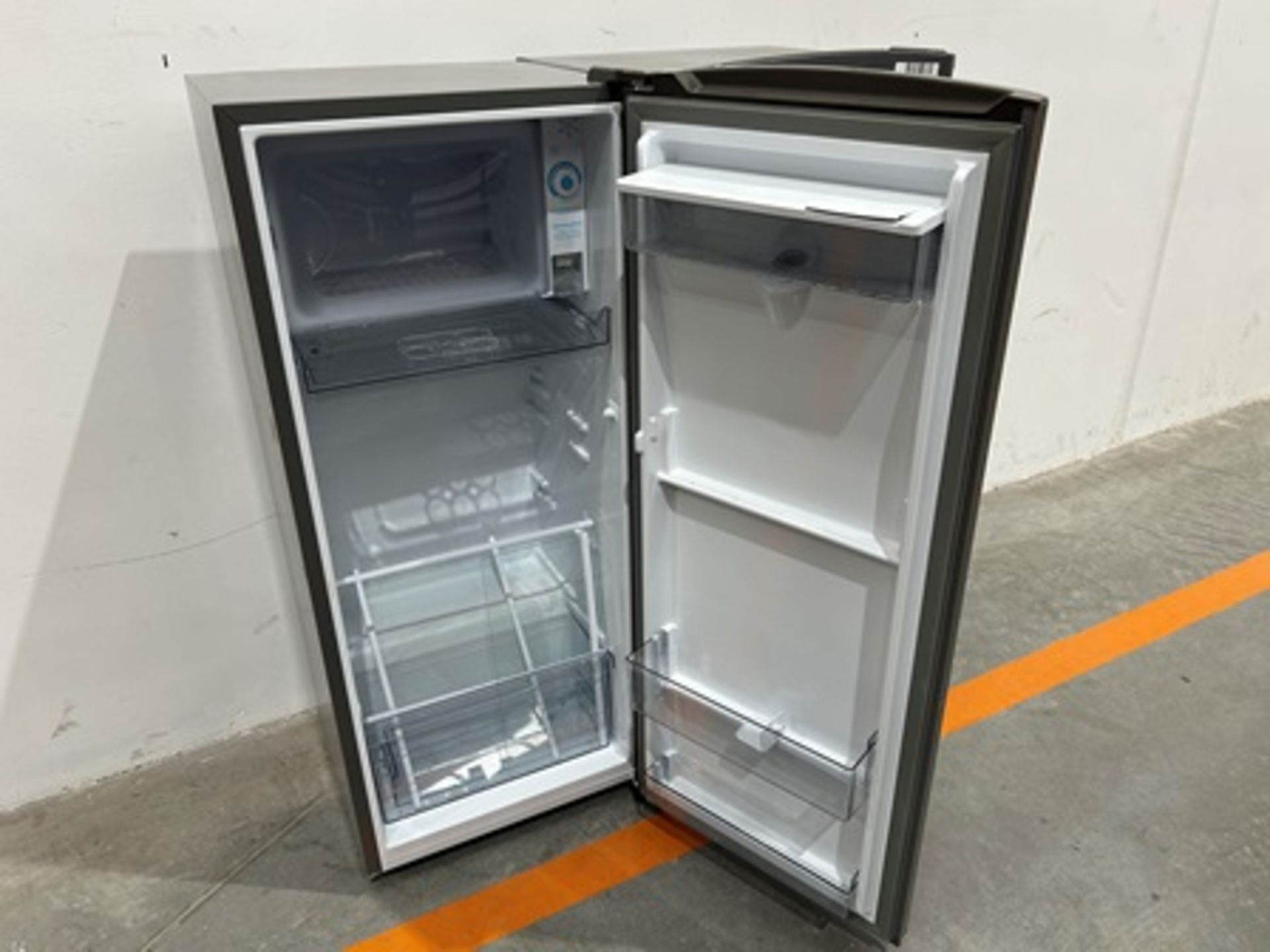 Lote de 2 refrigeradores contiene: 1 refrigerador Marca HISENSE, Modelo RR63D6WGX, Serie E20878, Co - Image 5 of 11