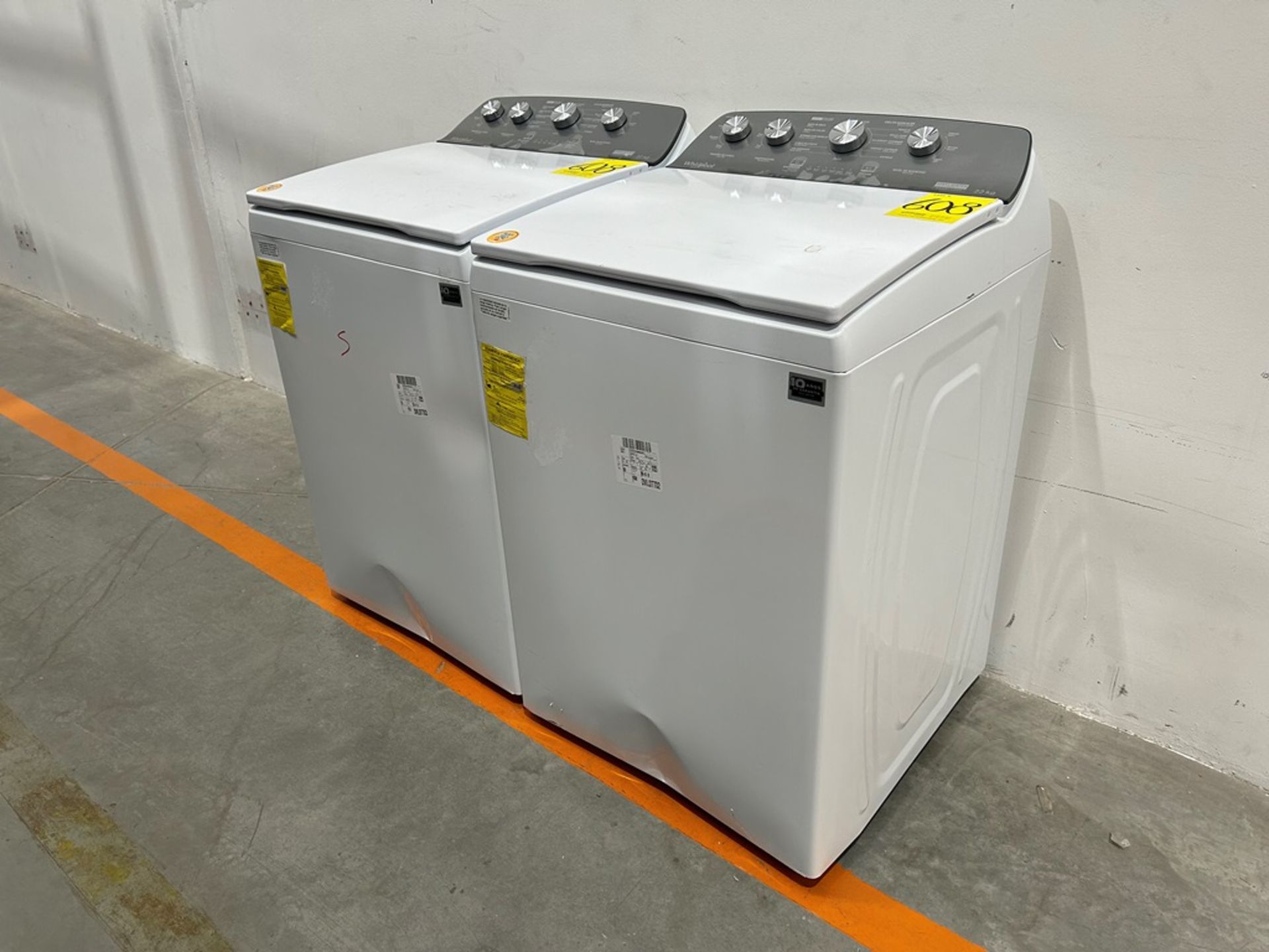 Lote de 2 lavadoras contiene: 1 Lavadora de 22 KG Marca WHIRLPOOL, Modelo 8MWTW2224MPM0, Serie 6396 - Image 2 of 10