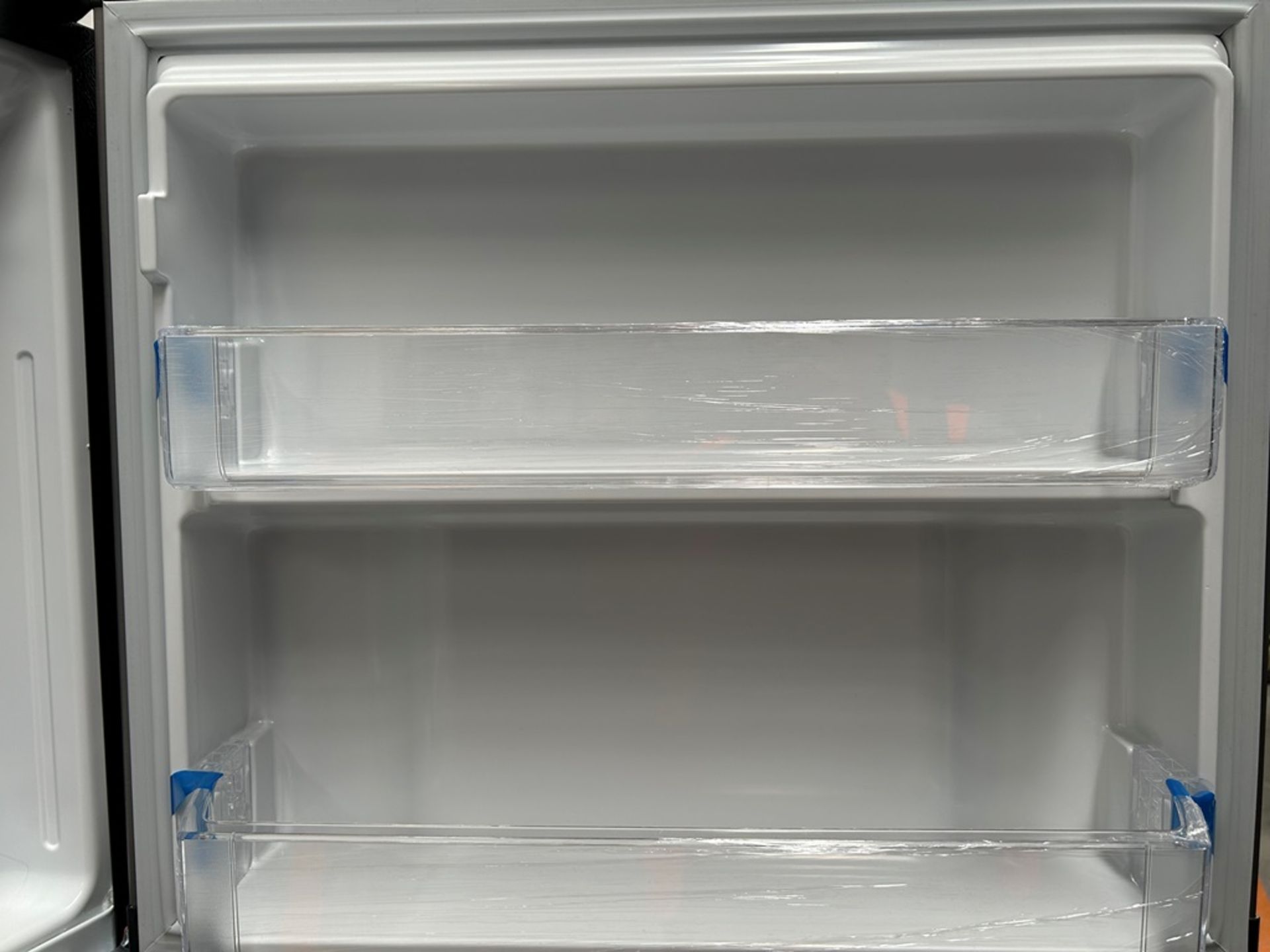 Lote de 2 refrigeradores contiene: 1 refrigerador Marca MABE, Modelo RME360PVMRM, Serie 01988, Colo - Image 6 of 18