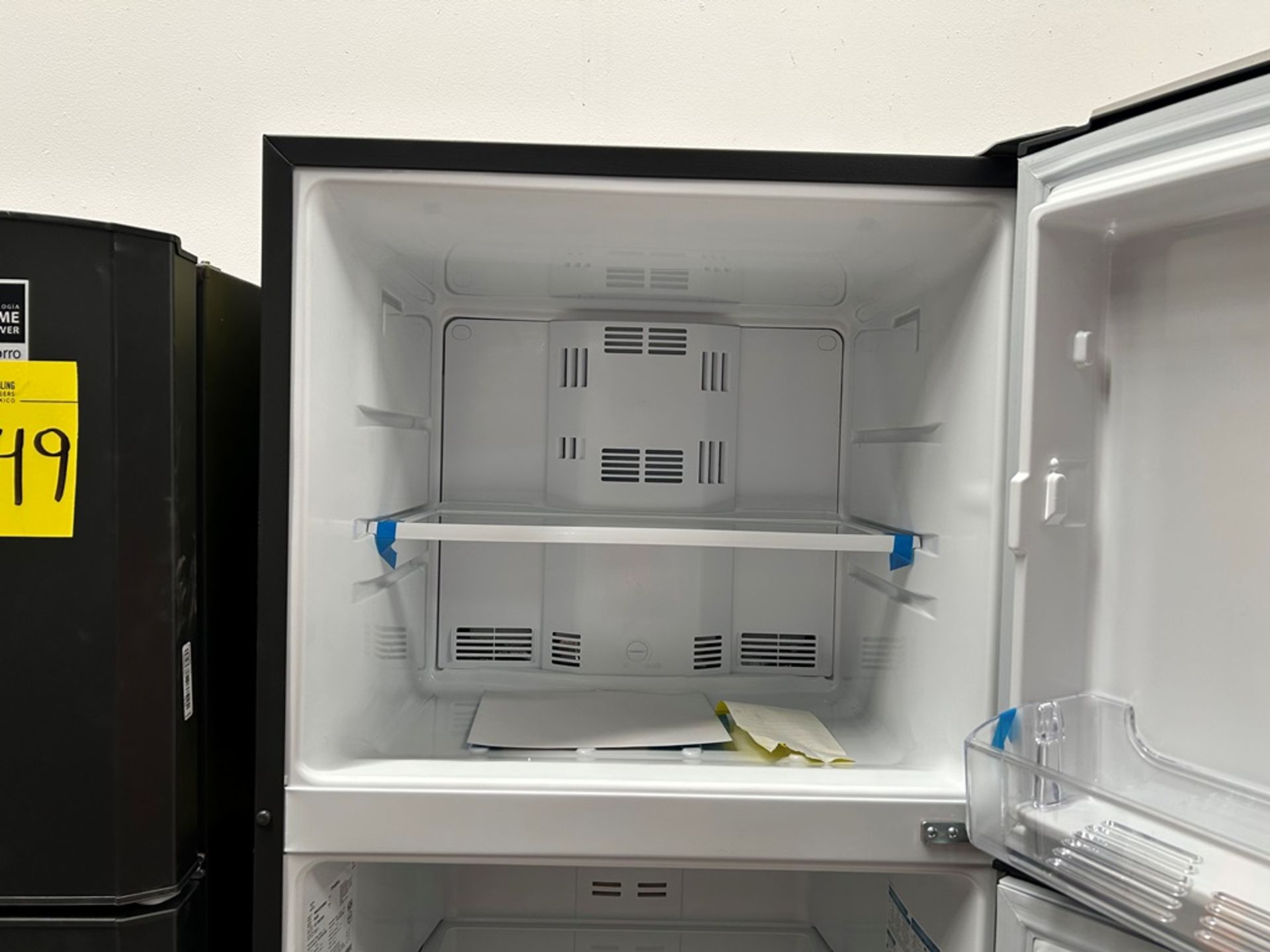 Lote de 2 refrigeradores contiene:1 refrigerador Marca MABE, Modelo RMS400IVMRMA, Serie 03009, Colo - Image 6 of 18