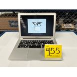 Laptop Marca APPLE, Modelo MACBOOK AIR de13", Serie FVHXWIC9J1WK, 8 GB en RAM, 256 Gb de Almacenami