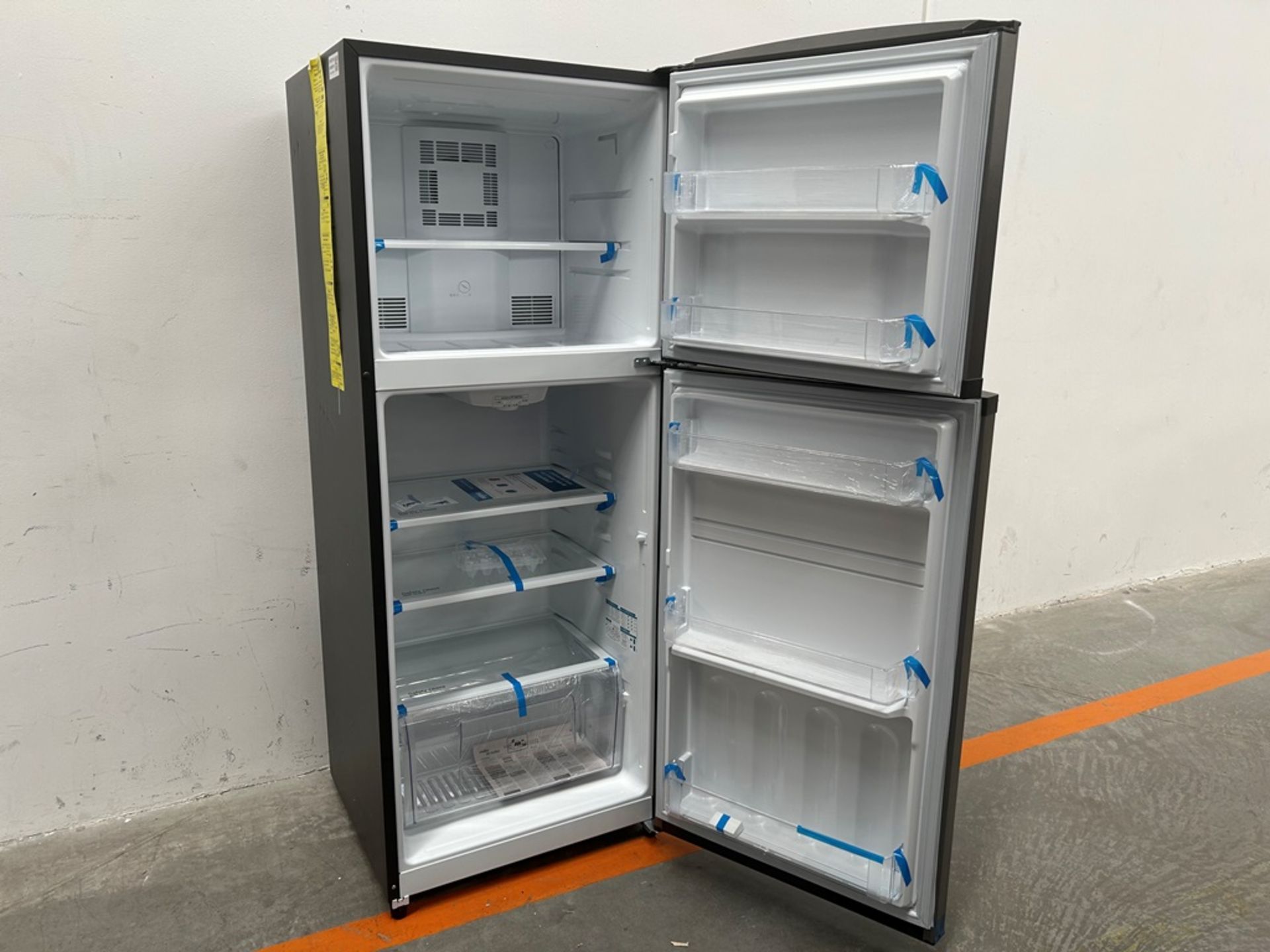 Lote de 2 refrigeradores contiene: 1 refrigerador Marca MABE, Modelo RME360FVMRMA, Serie 816455, Co - Image 11 of 18