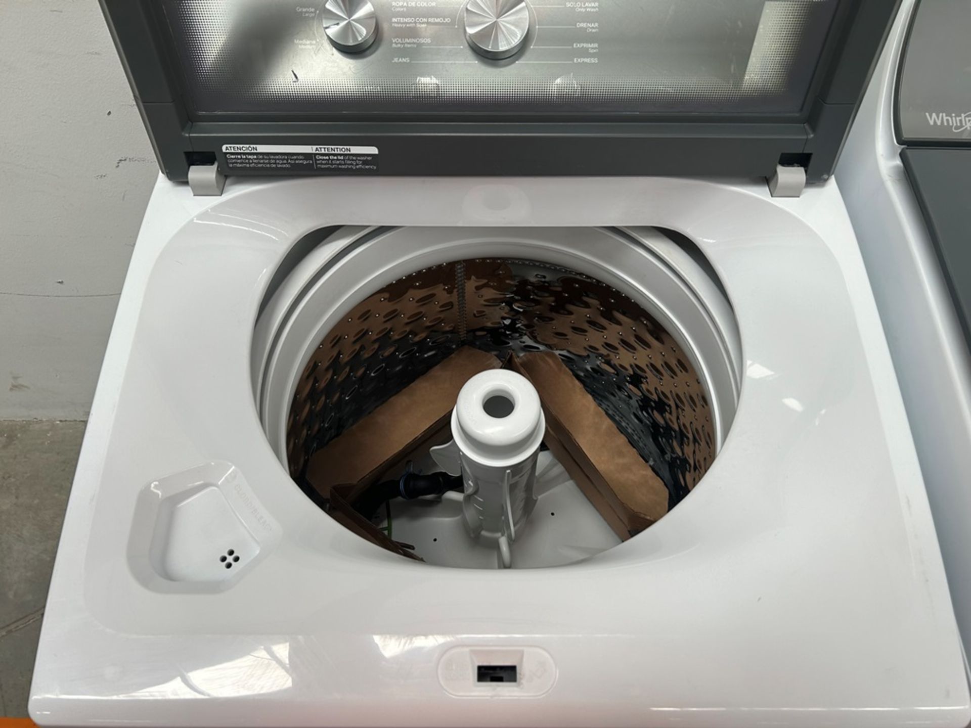 Lote de 2 lavadoras contiene: 1 Lavadora de 18 KG, Marca WHIRPOOL, Modelo 8MWTW1812WPM0, Serie 7433 - Image 4 of 10