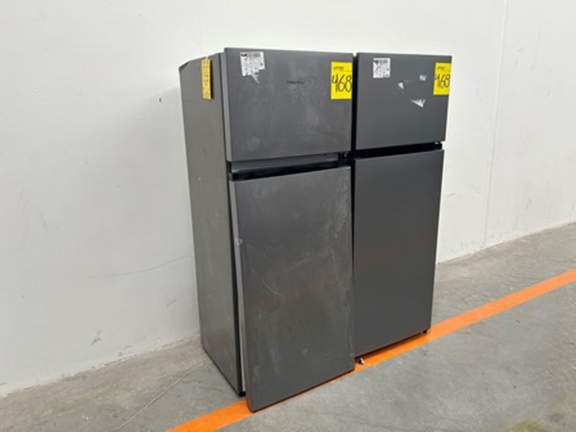 Lote de 2 refrigeradores contiene: 1 refrigerador Marca HISENSE, Modelo RT80D6AGX, Serie P20091, Co - Image 2 of 11