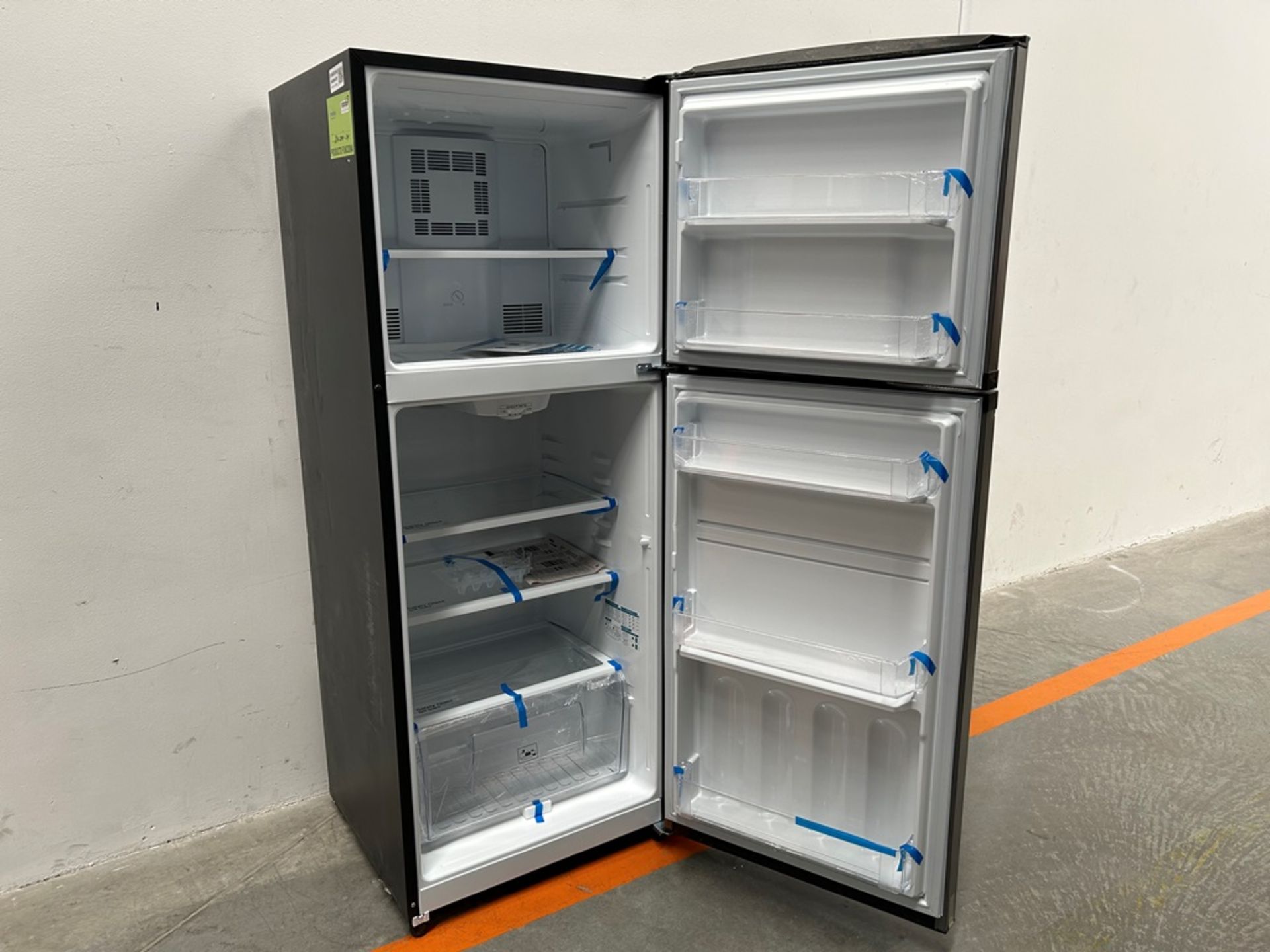 Lote de 2 refrigeradores contiene: 1 refrigerador Marca MABE, Modelo RME360PVMRM, Serie 01988, Colo - Image 4 of 18