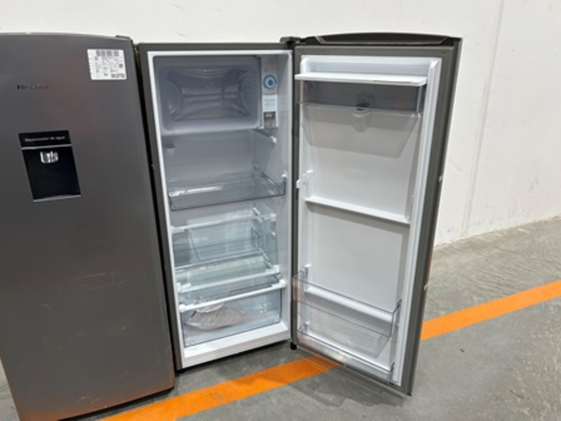 Lote de 2 refrigeradores contiene: 1 refrigerador Marca HISENSE, Modelo RR63D6WGX, Serie E20878, Co - Image 4 of 11