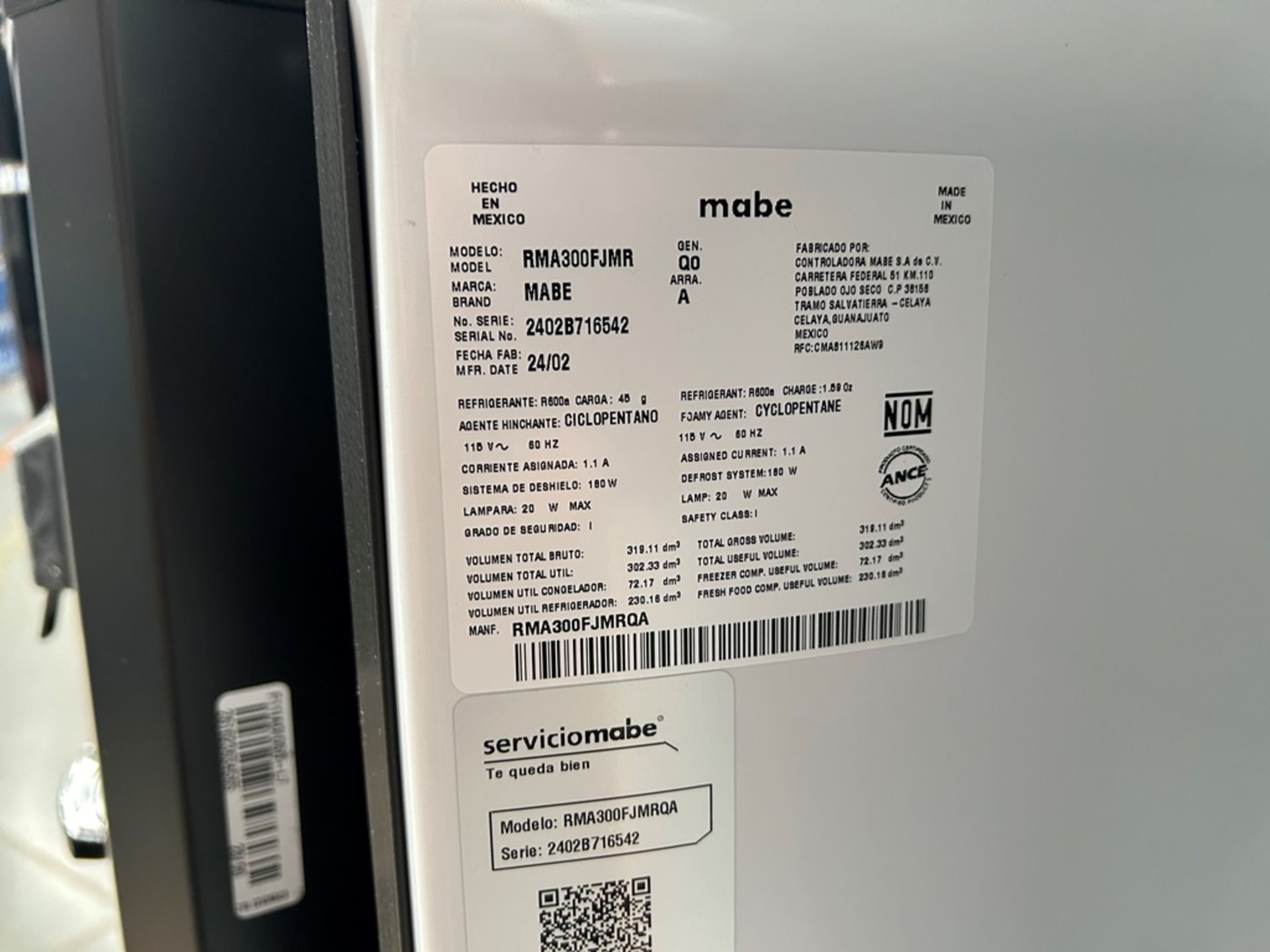 Lote de 2 refrigeradores contiene: 1 refrigerador con dispensador de agua Marca MABE, Modelo RMA300 - Image 16 of 18