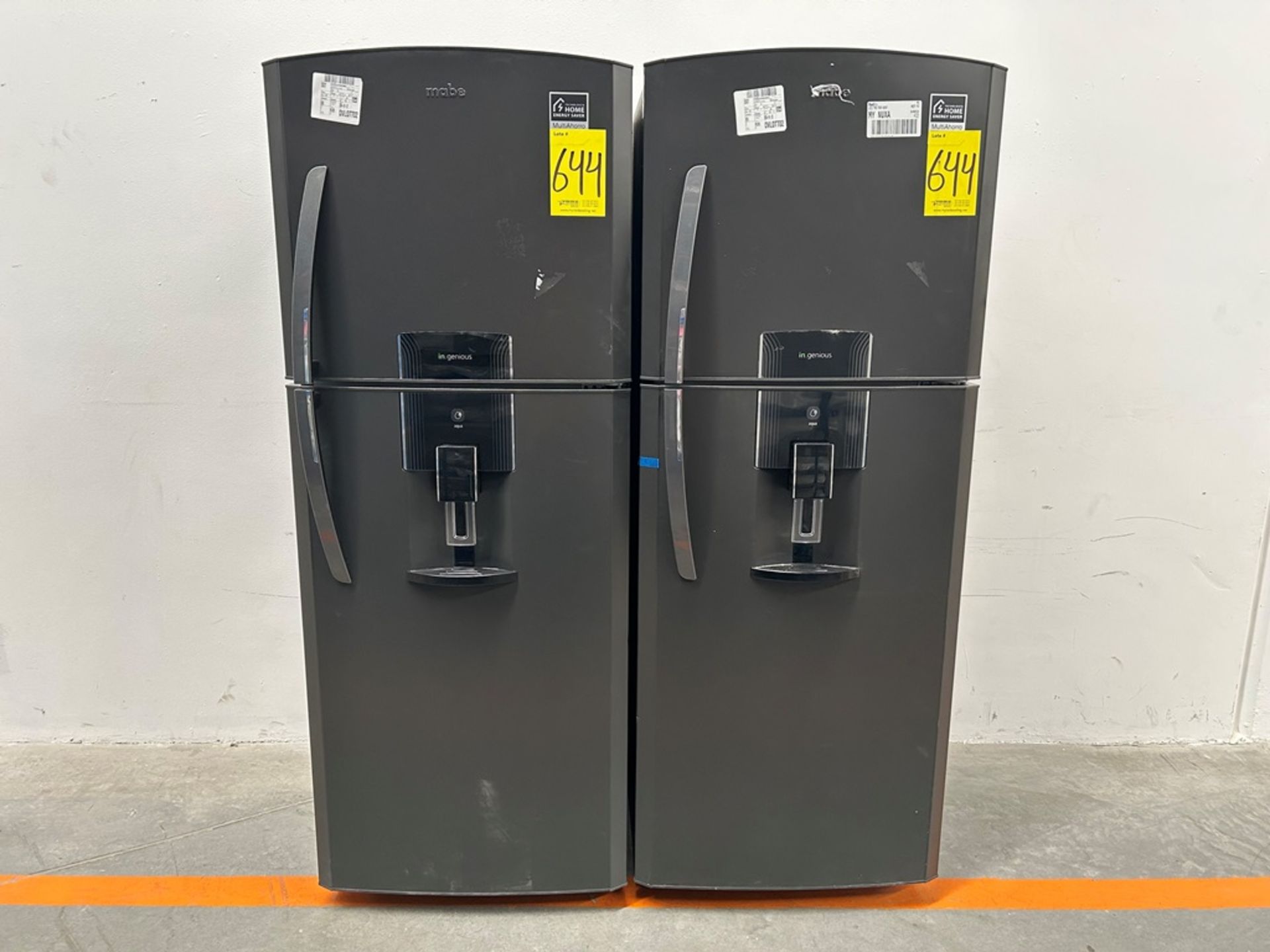 Lote de 2 refrigeradores contiene: 1 refrigerador con dispensador de agua Marca MABE, Modelo RME360