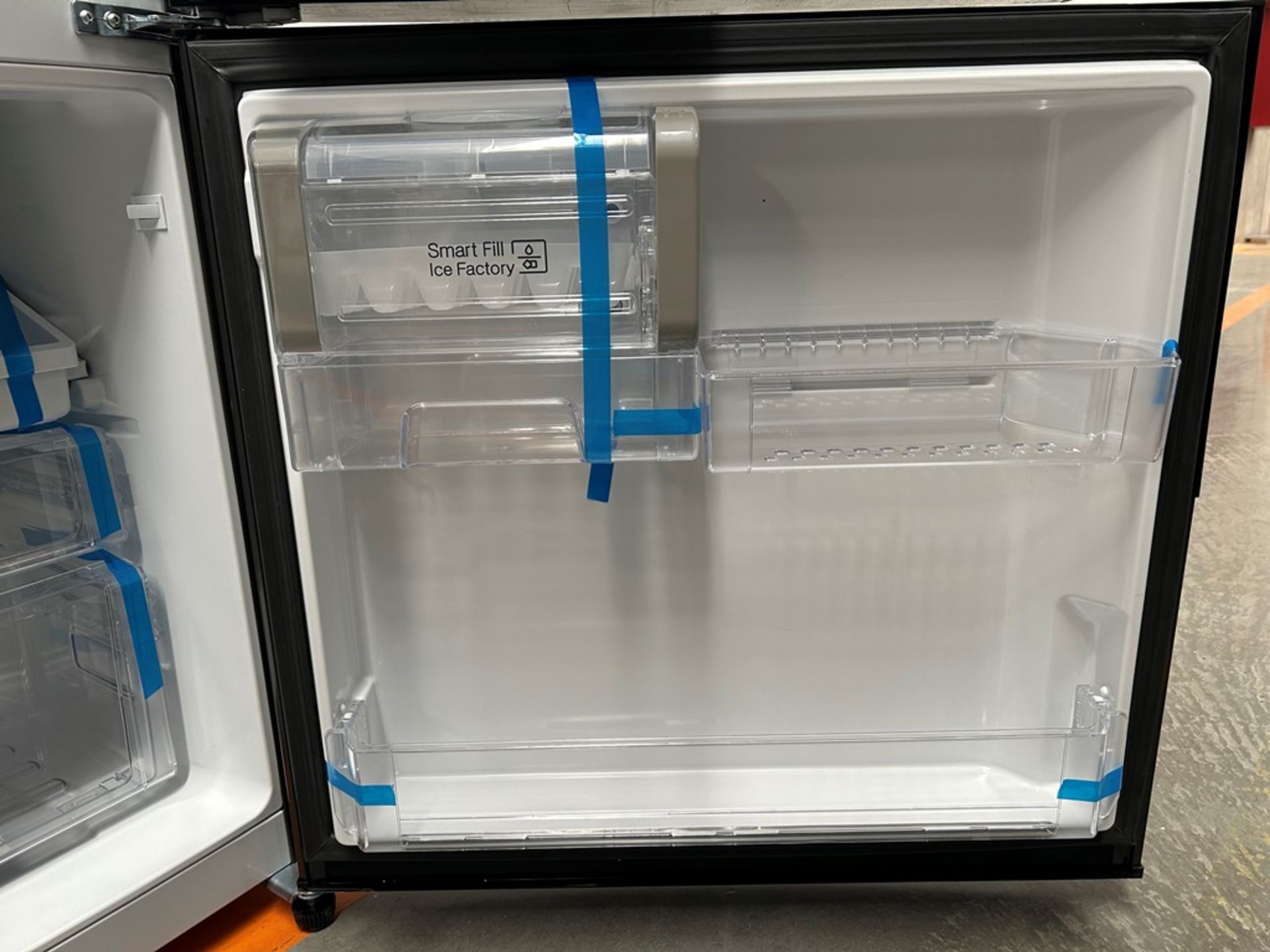 Refrigerador con dispensador de agua Marca MABE, Modelo RMS510IJMRP, Serie 407168, Color NEGRO (Fav - Image 8 of 12
