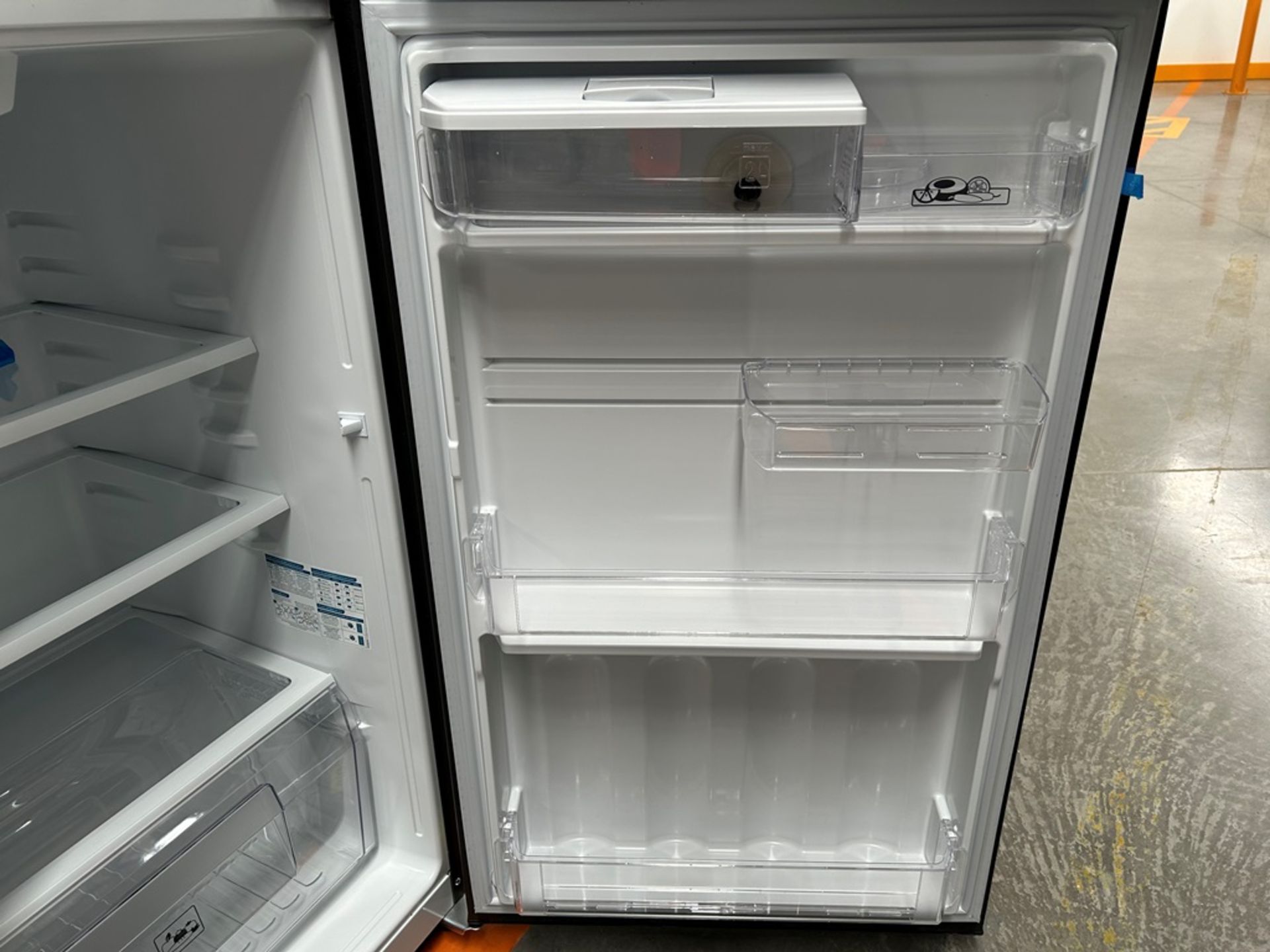 Lote de 2 refrigeradores contiene: 1 refrigerador con dispensador de agua Marca MABE, Modelo RME360 - Image 15 of 18