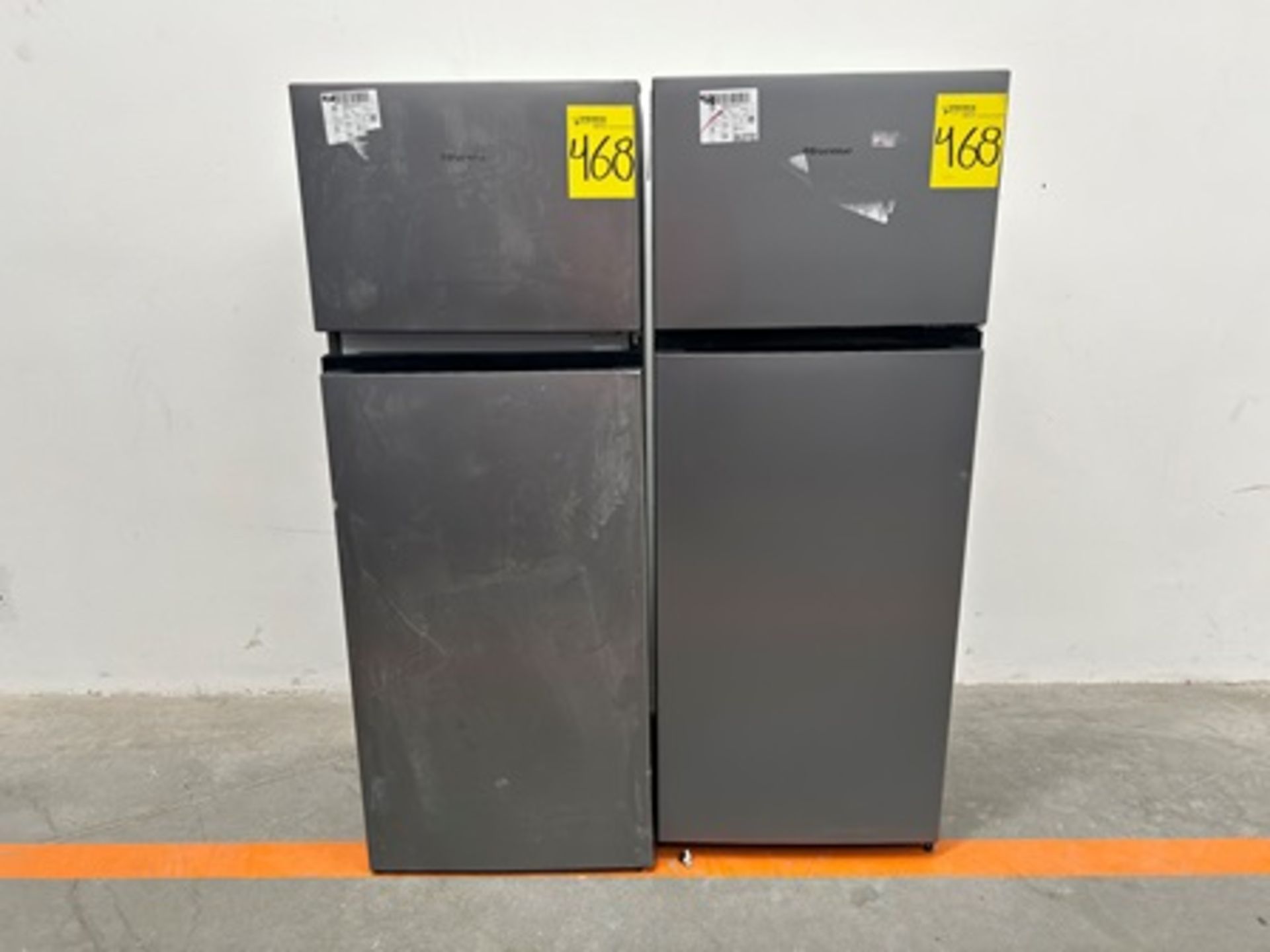 Lote de 2 refrigeradores contiene: 1 refrigerador Marca HISENSE, Modelo RT80D6AGX, Serie P20091, Co