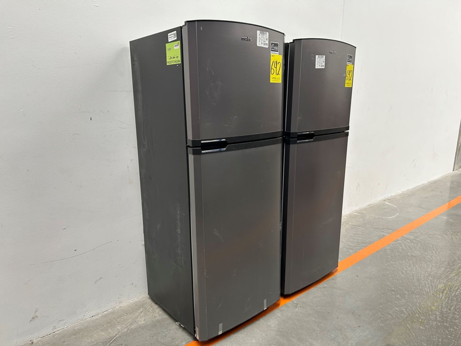 Lote de 2 refrigeradores contiene: 1 refrigerador Marca MABE, Modelo RME360PVMRM, Serie 01988, Colo - Image 3 of 18