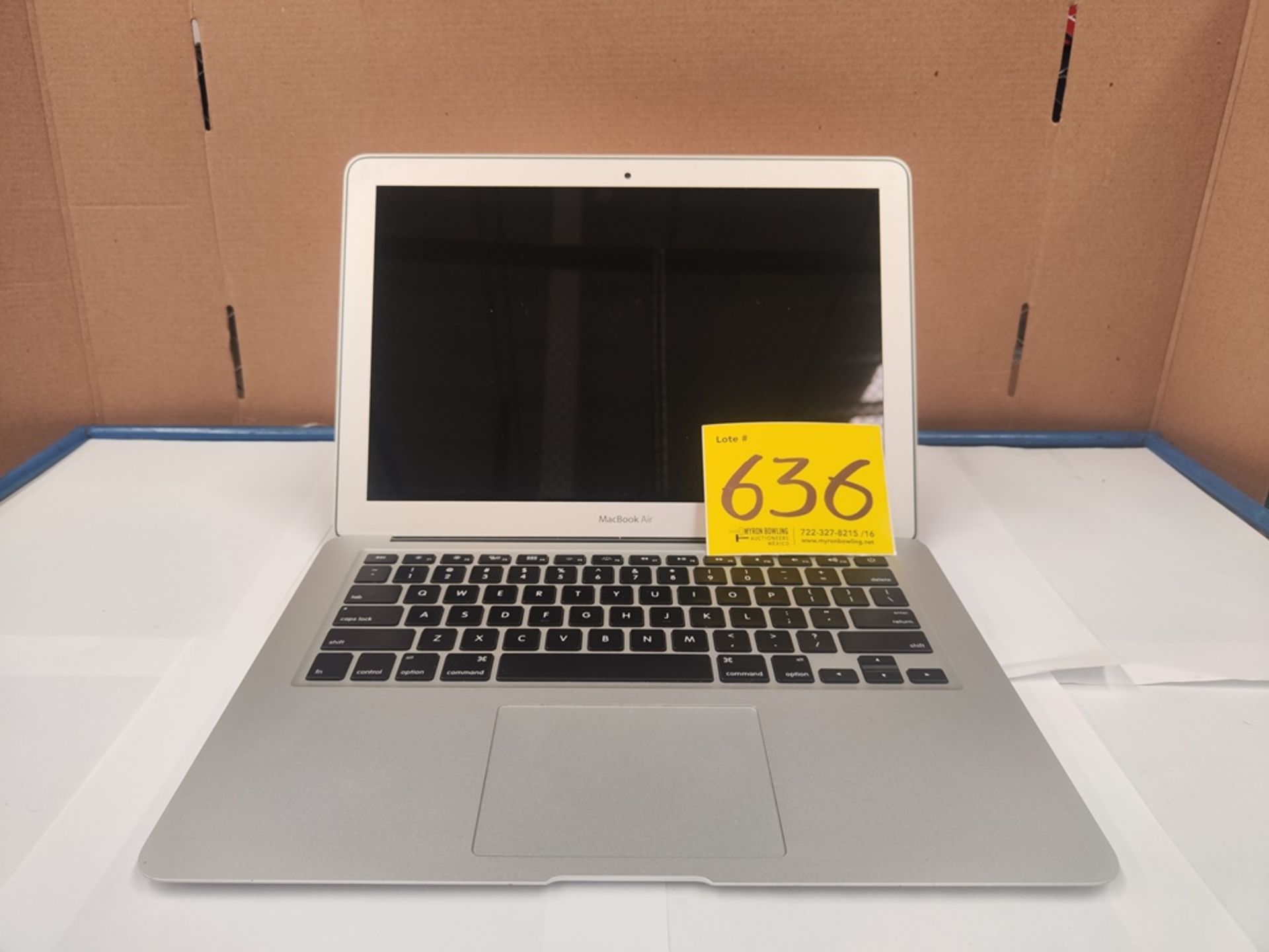 MacBook Air de 13", con capacidad de 128 GB, Serie C1MVW3SHJ1WK, Color GRIS (Equipo de devolución)
