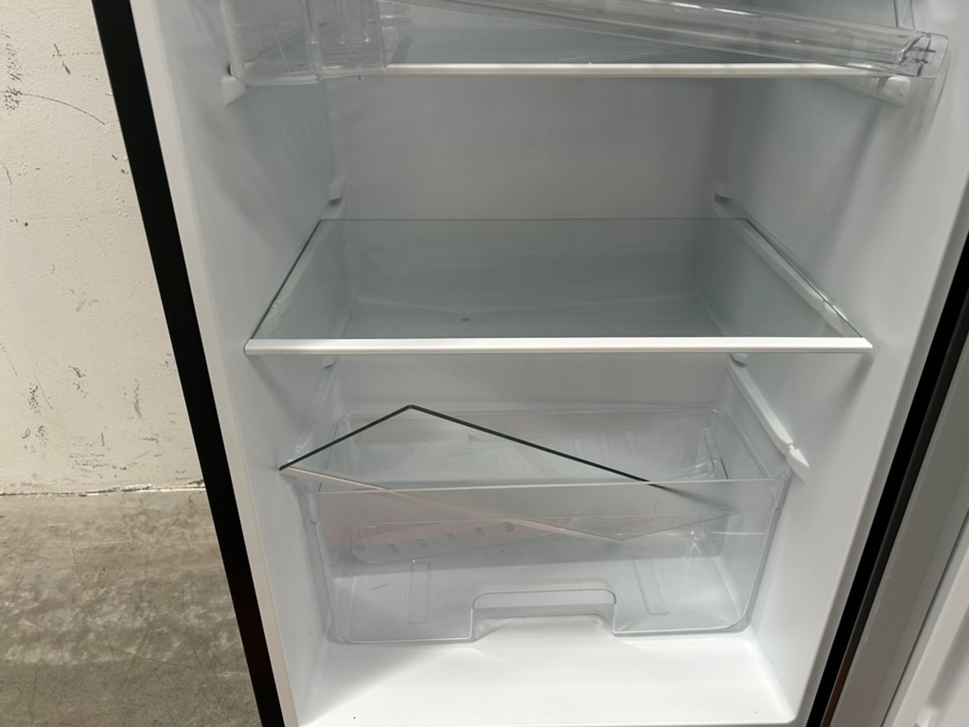 Lote de 2 refrigeradores contiene: 1 refrigerador con dispensador de agua Marca ATVIO, Modelo AT66U - Image 15 of 20