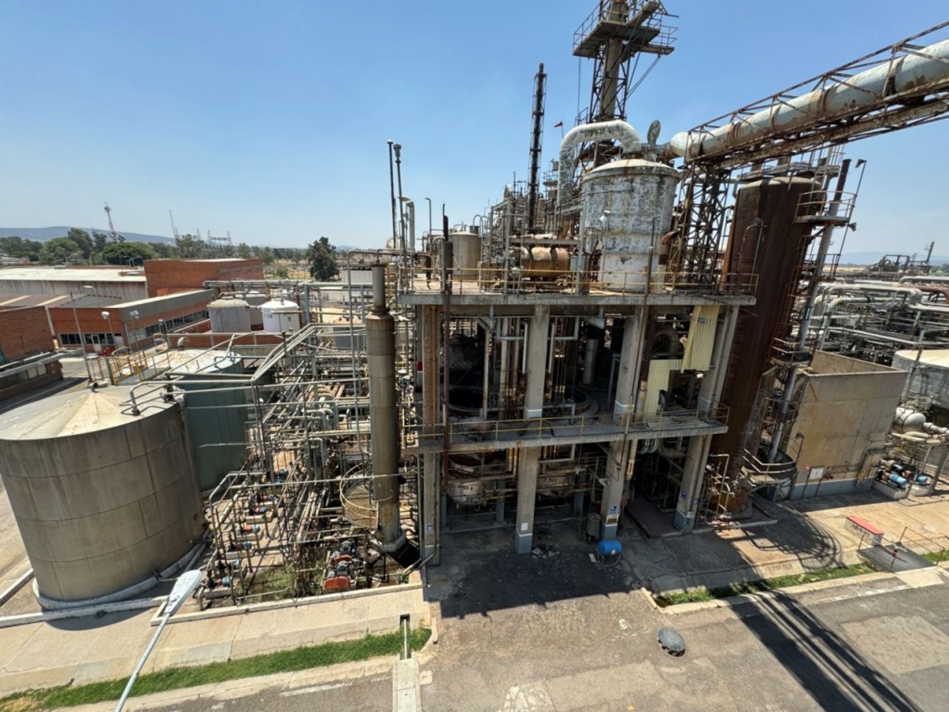 Complete industrial plant for 2 different chemical processes, one with a capacity to produce 64,600 - Image 21 of 90