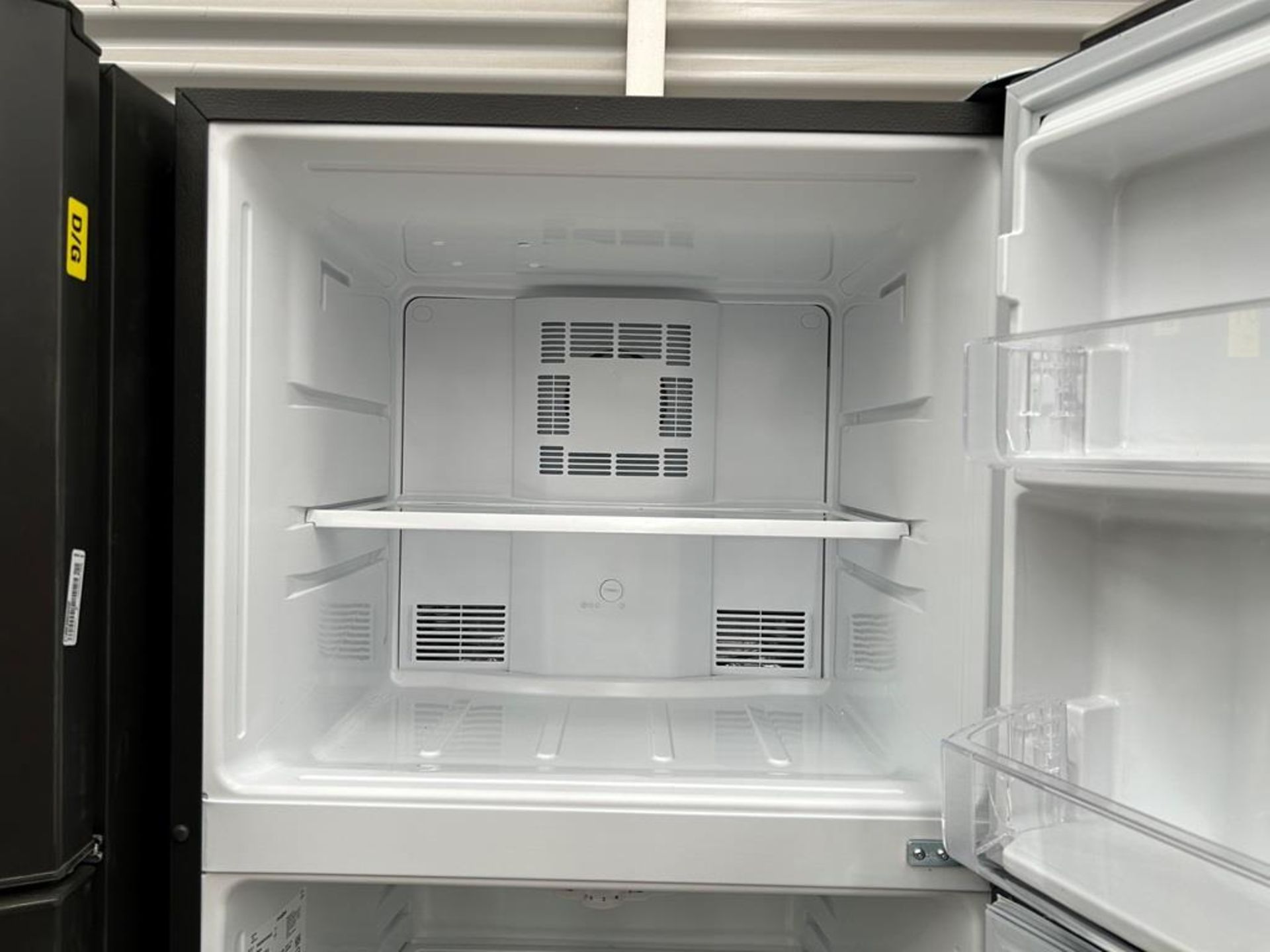 Lote de 2 refrigeradores contiene: 1 Refrigerador con dispensador de agua Marca MABE, Modelo RME360 - Image 13 of 16